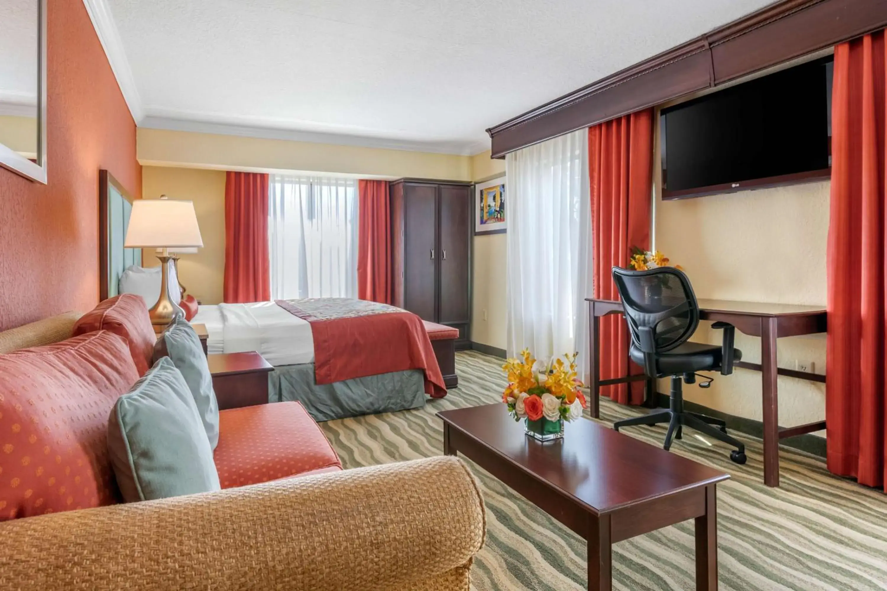 Photo of the whole room in Best Western Plus Palm Beach Gardens Hotel & Suites and Conference Ct Photo of the whole room in Best Western Plus Palm Beach Gardens Hotel & Suites and Conference Ct