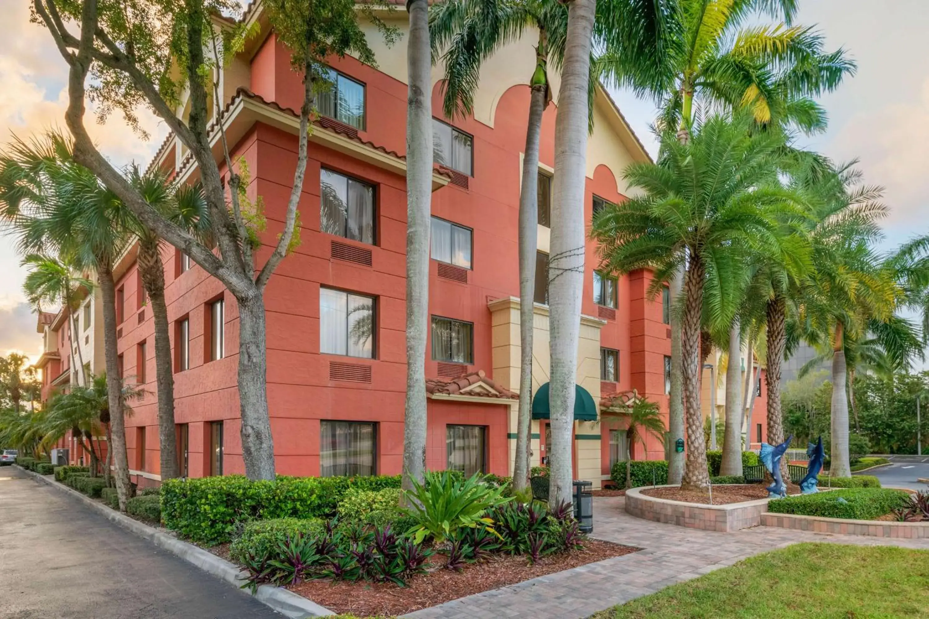 Property building in Best Western Plus Palm Beach Gardens Hotel & Suites and Conference Ct Property building in Best Western Plus Palm Beach Gardens Hotel & Suites and Conference Ct
