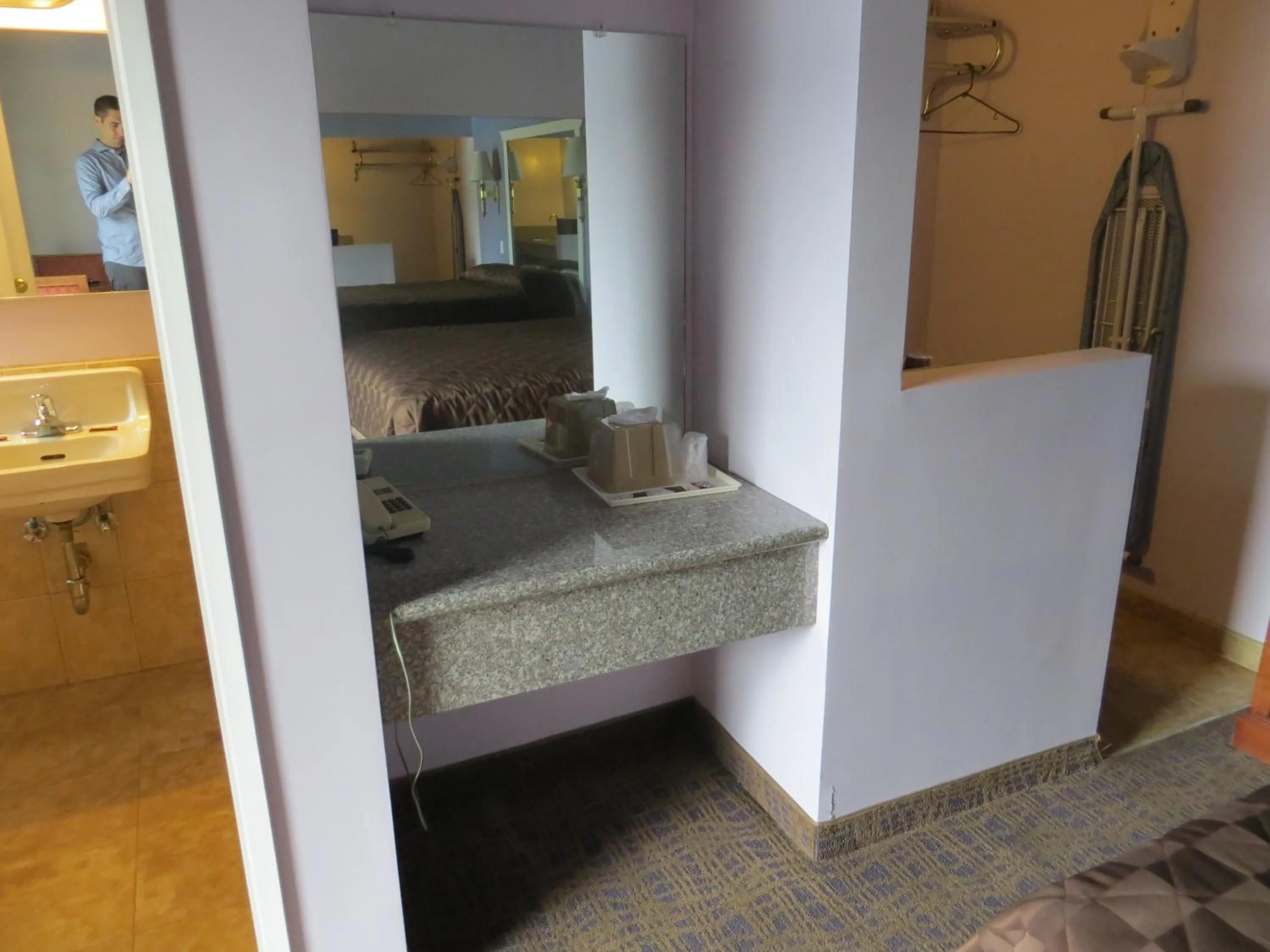 Bathroom in Park Cienega Motel