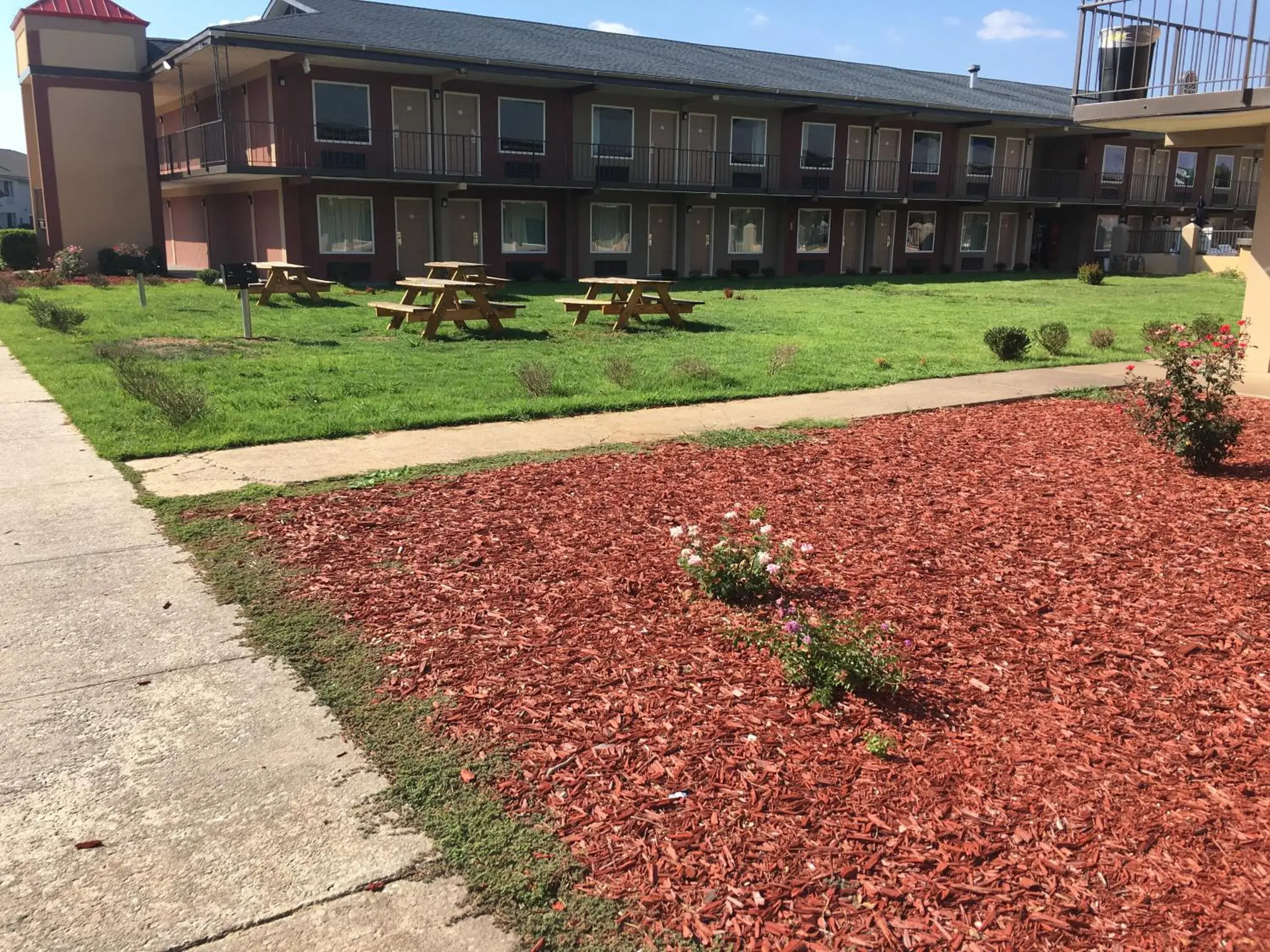 Facade/entrance in Days Inn by Wyndham Lavonia Facade/entrance in Days Inn by Wyndham Lavonia