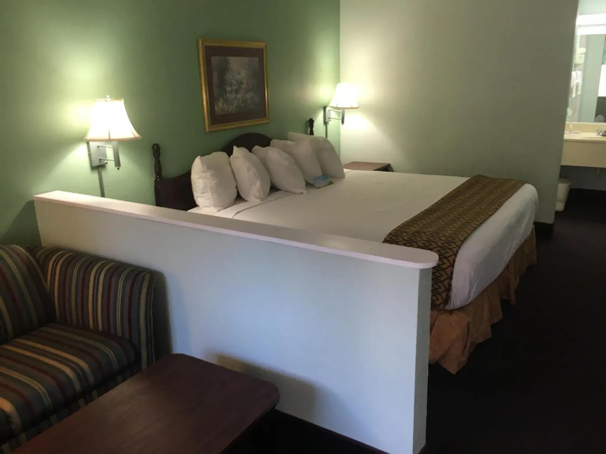 Bed in Days Inn by Wyndham Lavonia Bed in Days Inn by Wyndham Lavonia