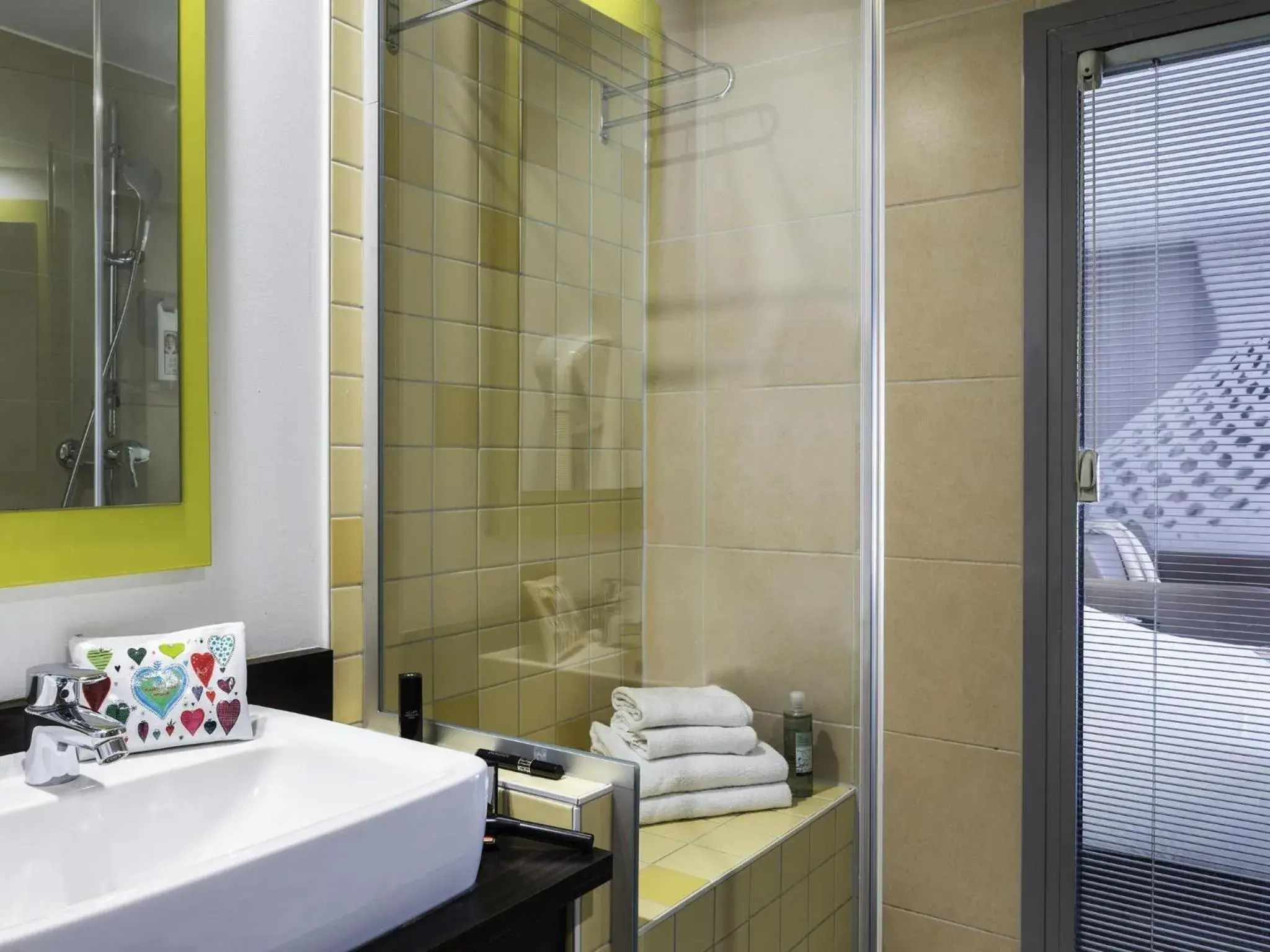 Bedroom in Ibis Styles Nice Centre Port Bedroom in Ibis Styles Nice Centre Port