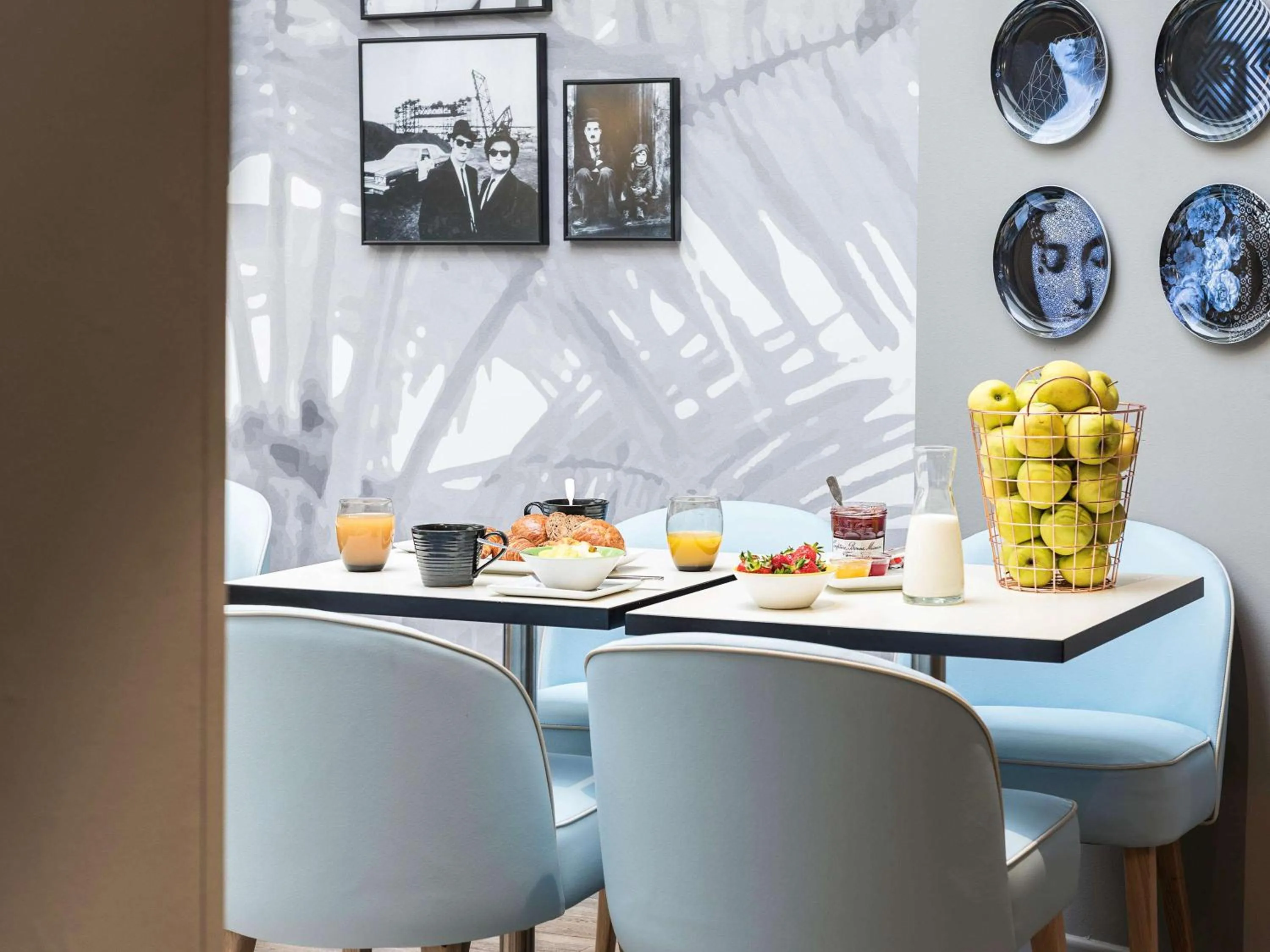 Restaurant/places to eat in Ibis Styles Nice Centre Port