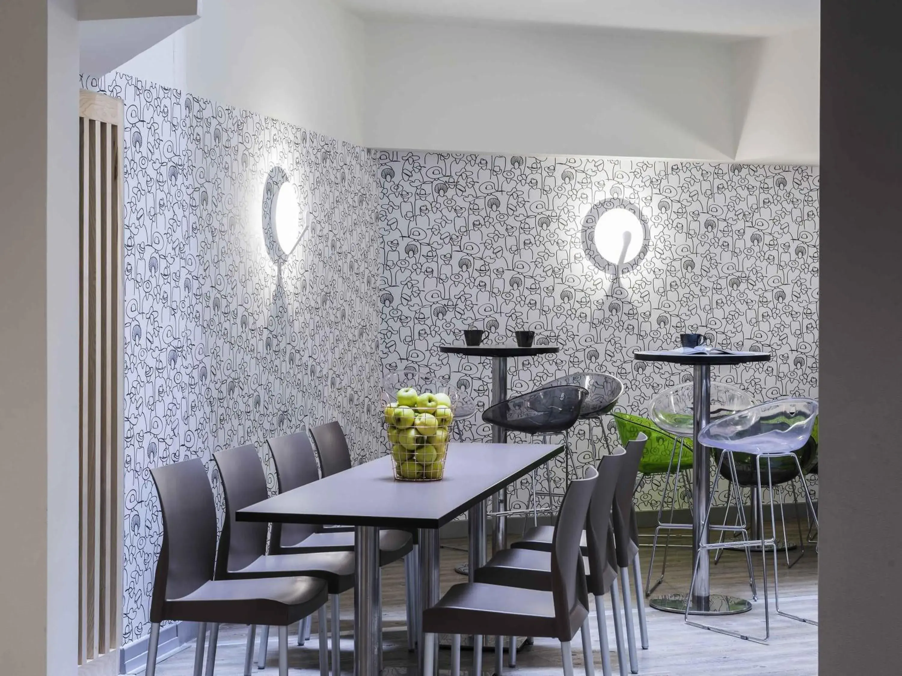 Lounge or bar in Ibis Styles Nice Centre Port Lounge or bar in Ibis Styles Nice Centre Port