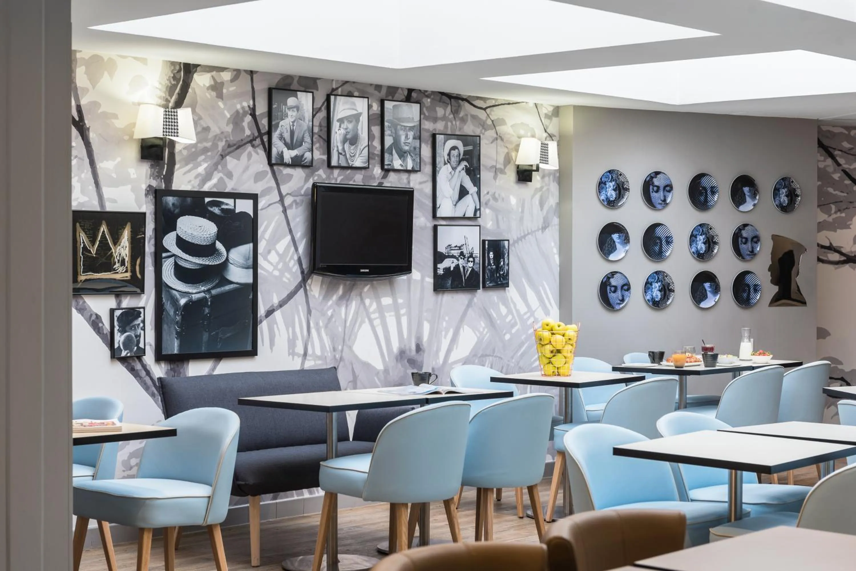 Lounge or bar in Ibis Styles Nice Centre Port