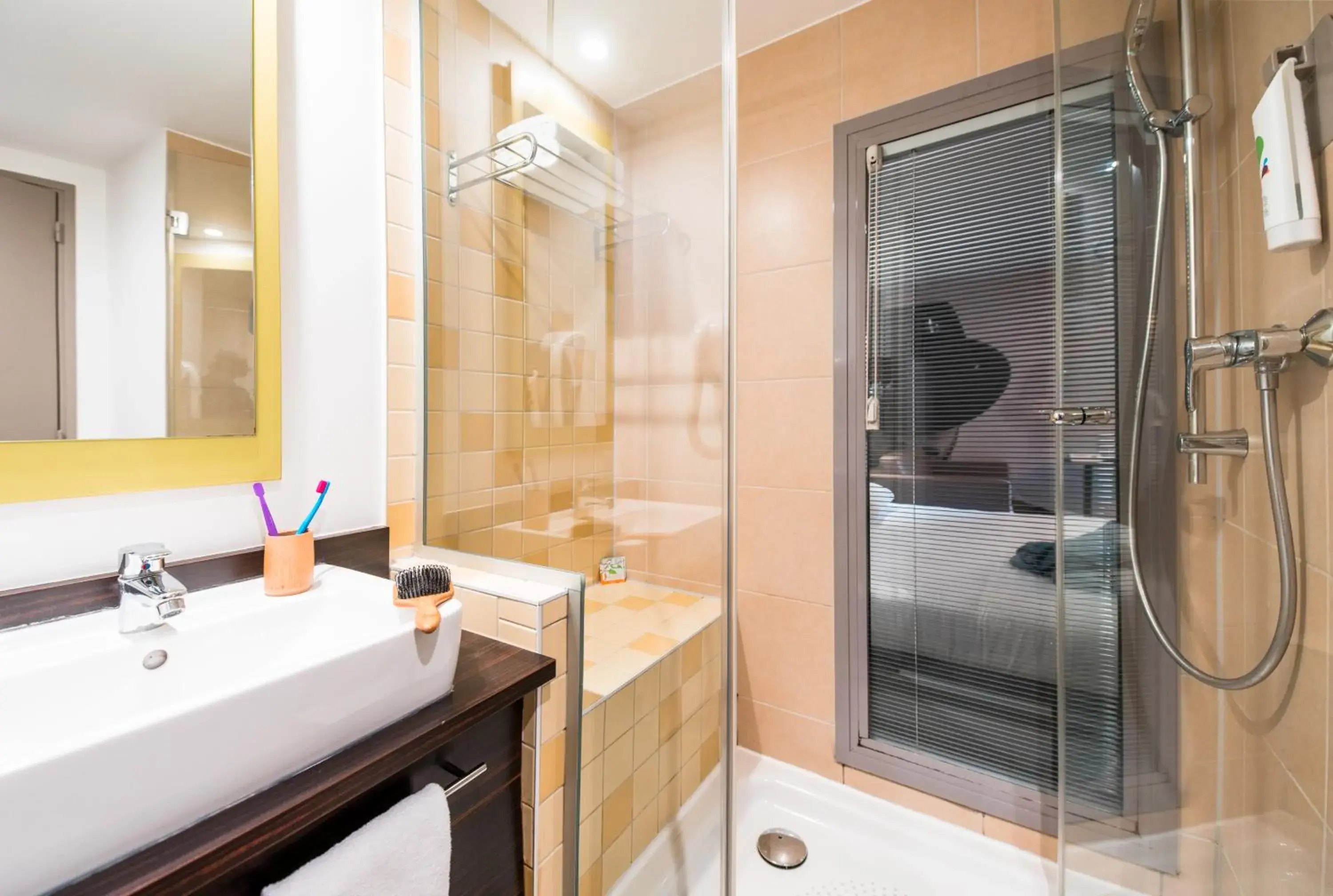 Bathroom in Ibis Styles Nice Centre Port Bathroom in Ibis Styles Nice Centre Port
