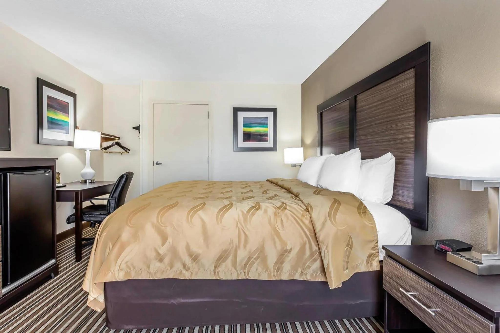 Bedroom, Bed in Quality Inn Aberdeen