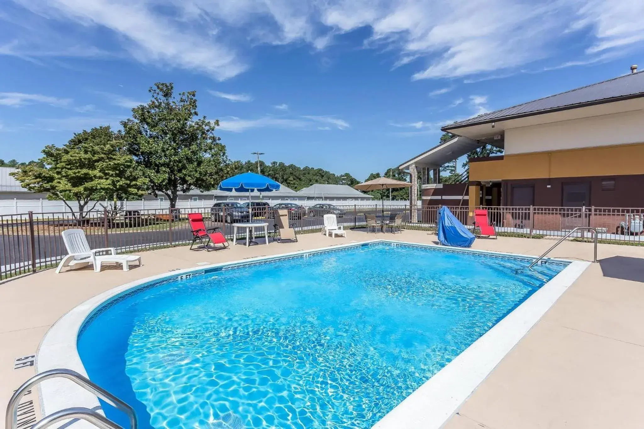 Swimming pool in Quality Inn Aberdeen Swimming pool in Quality Inn Aberdeen