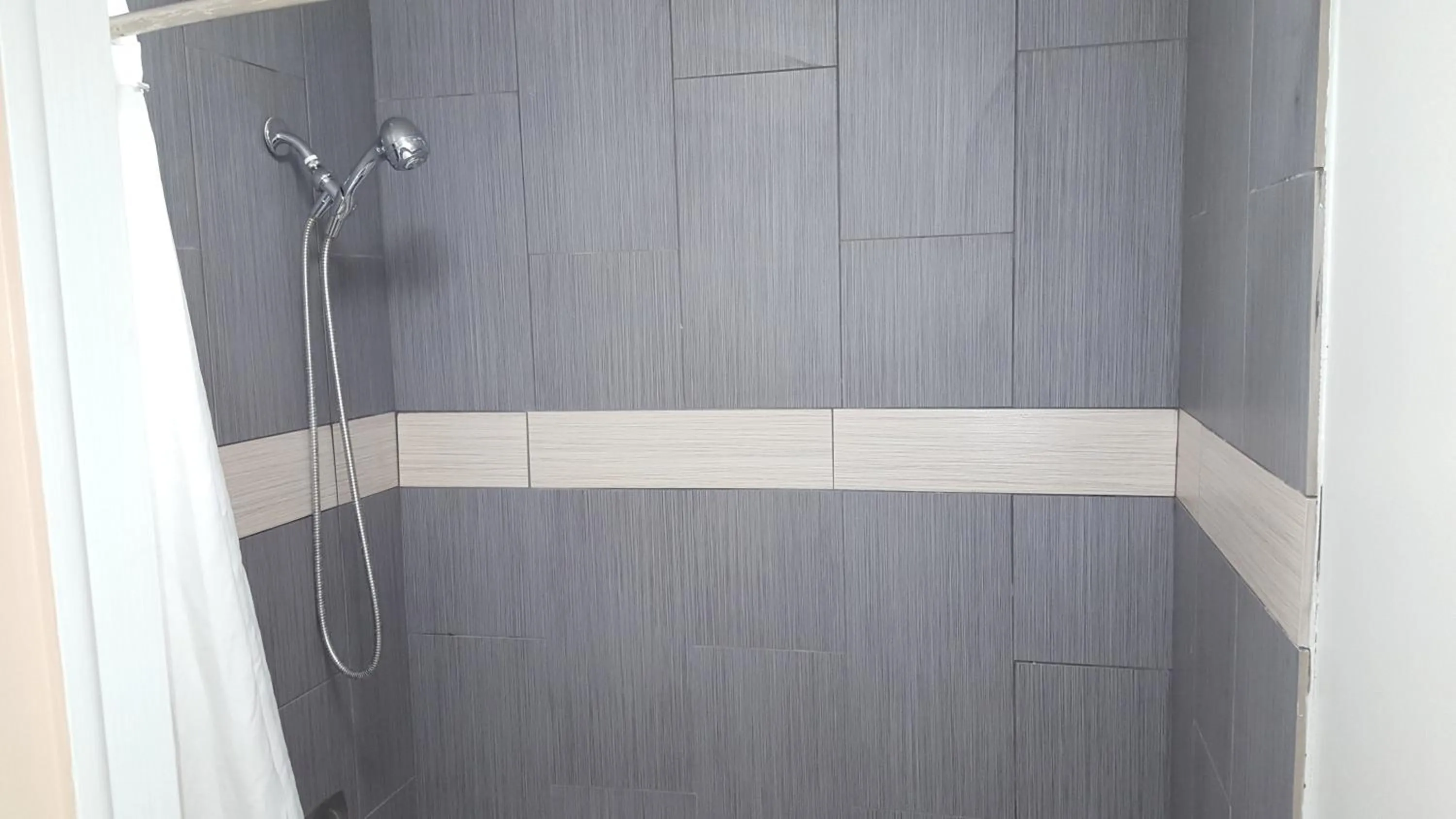 Bathroom in Travelers Lodge Marshall