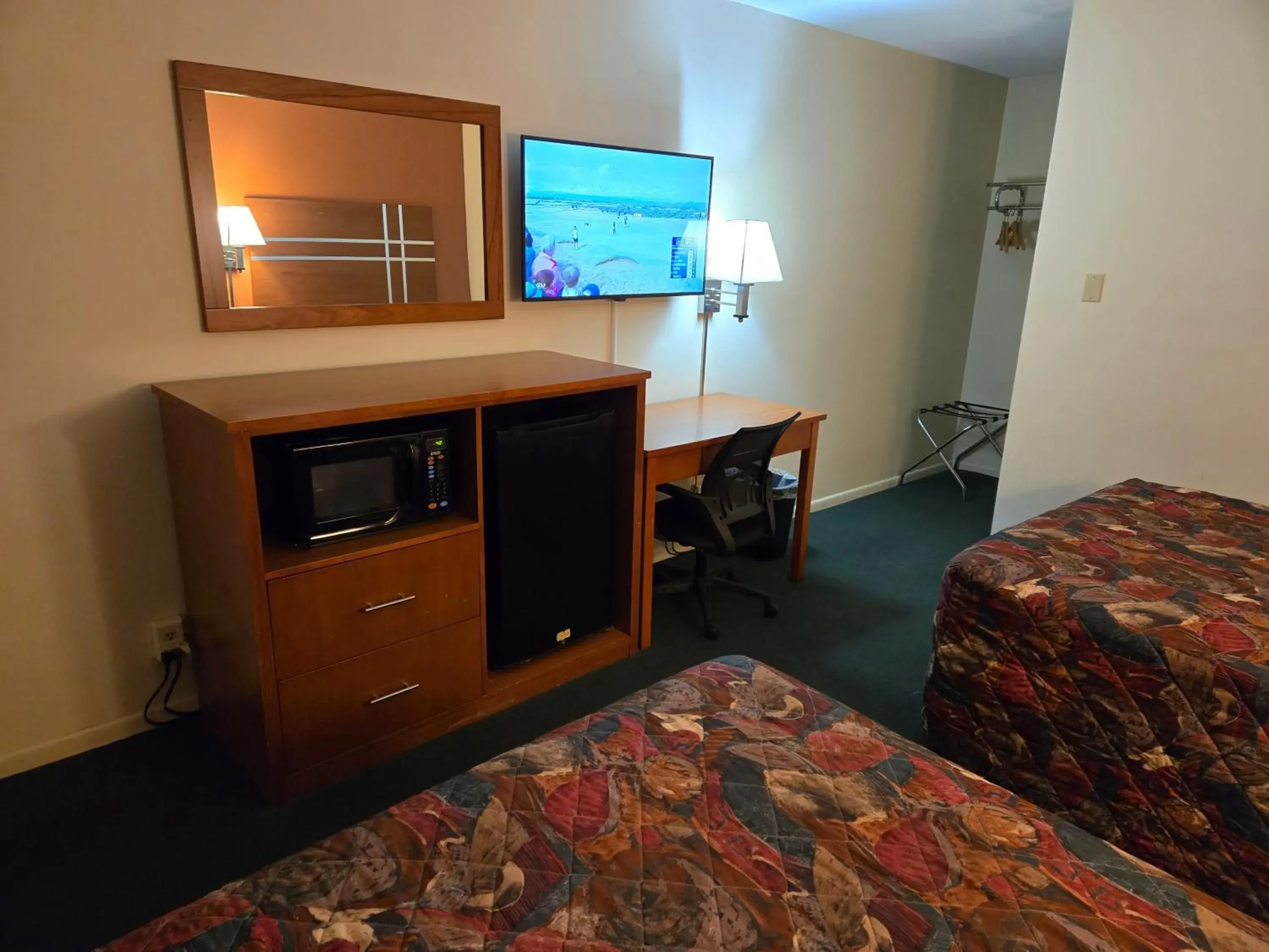 Double Room with Two Double Beds - Non-Smoking in Travelers Lodge Marshall Double Room with Two Double Beds - Non-Smoking in Travelers Lodge Marshall