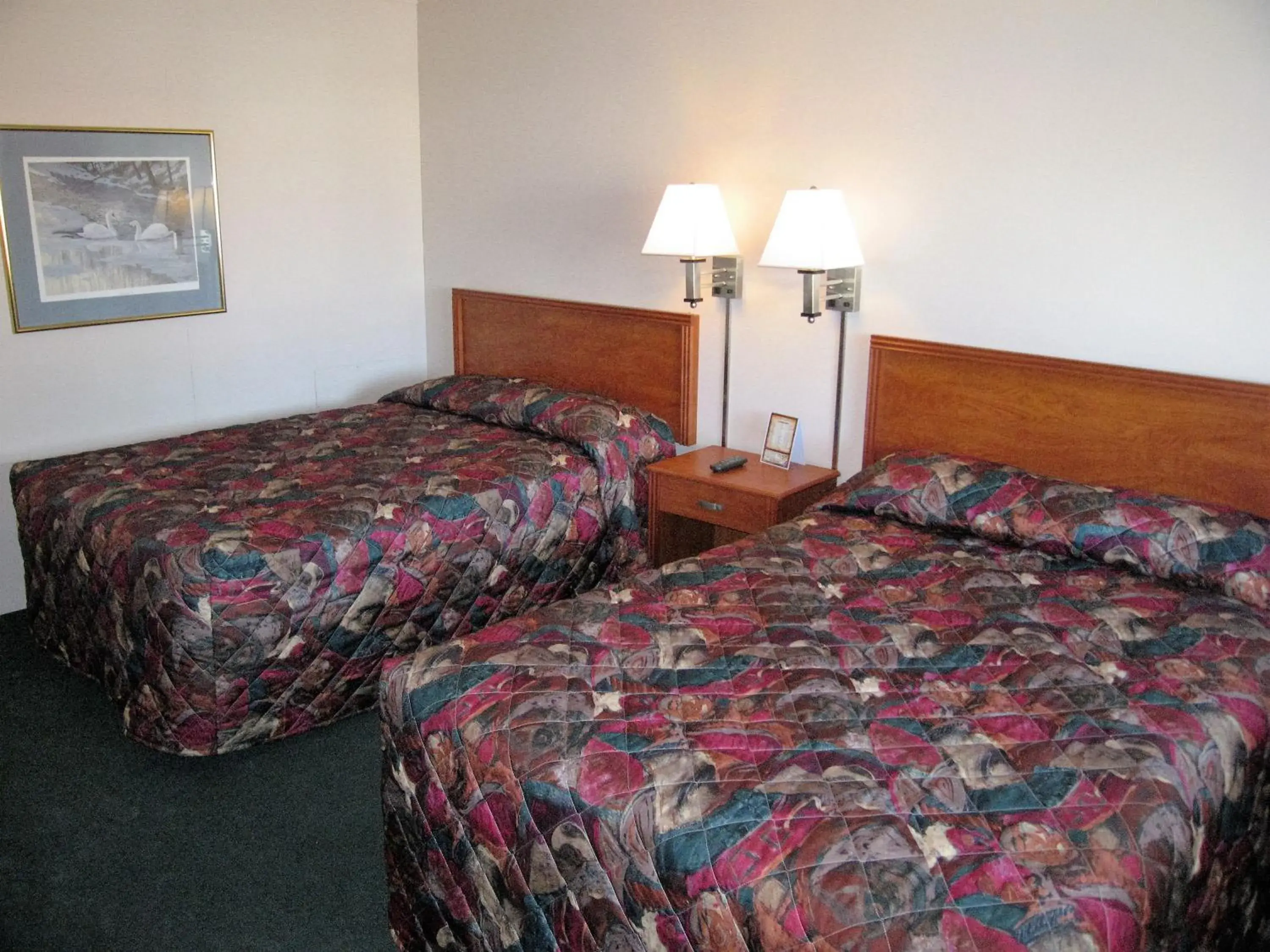 Double Room with Two Double Beds - Non-Smoking in Travelers Lodge Marshall Double Room with Two Double Beds - Non-Smoking in Travelers Lodge Marshall