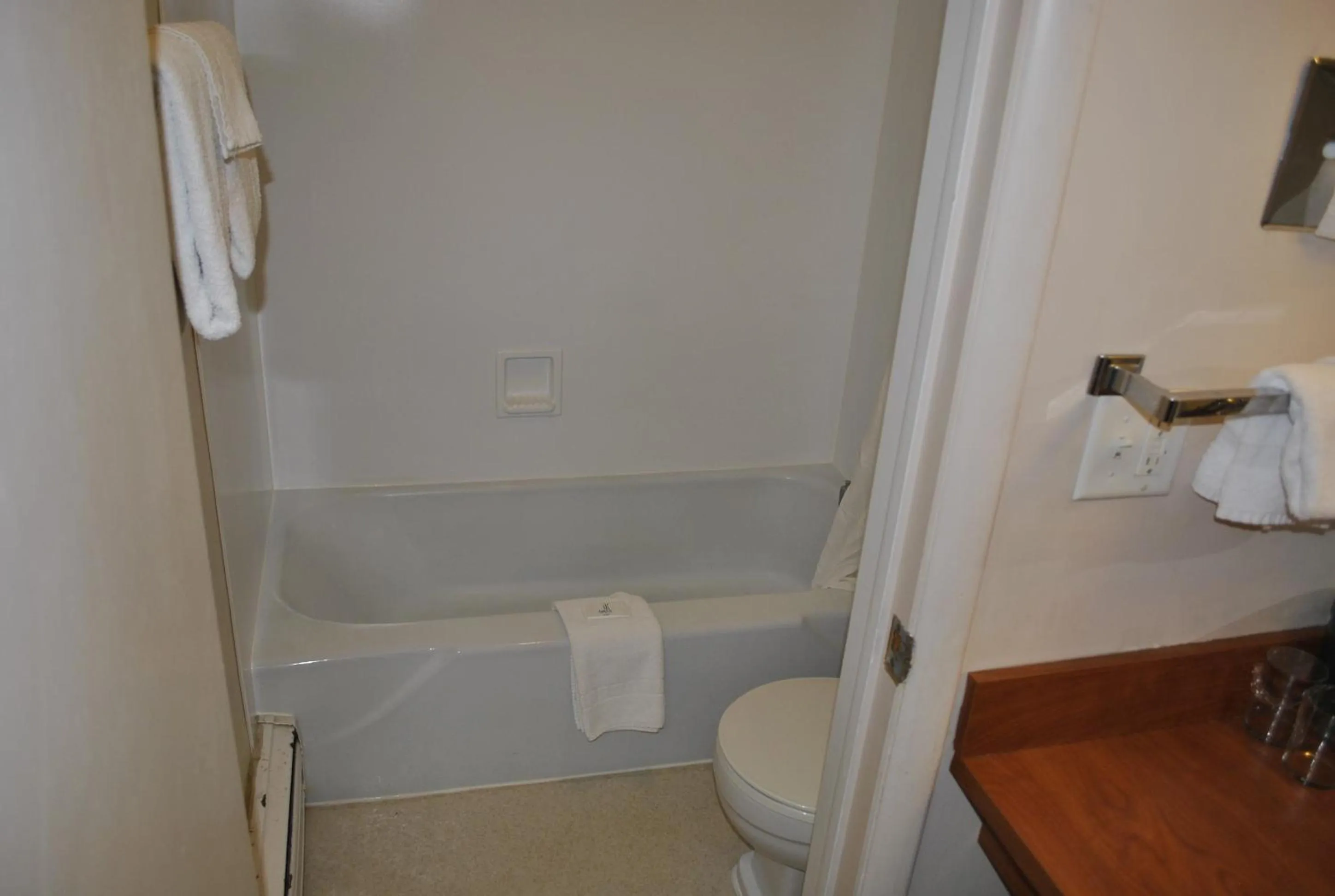 Bathroom in Travelers Lodge Marshall