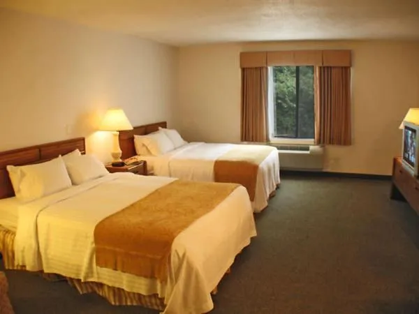 Photo of the whole room, Bed in Rosemont Suites