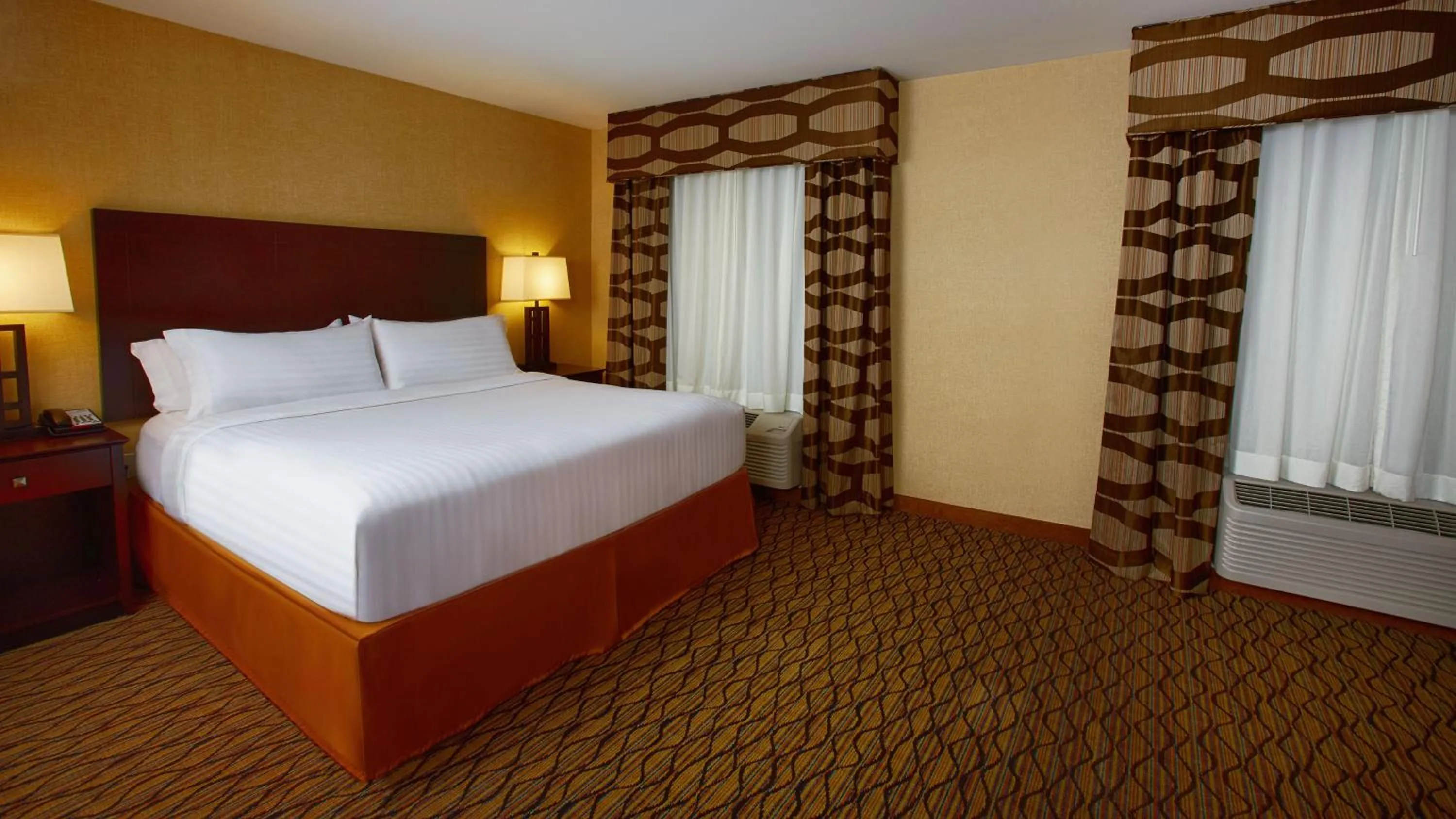 Photo of the whole room, Bed in Holiday Inn Express Bordentown - Trenton South by IHG