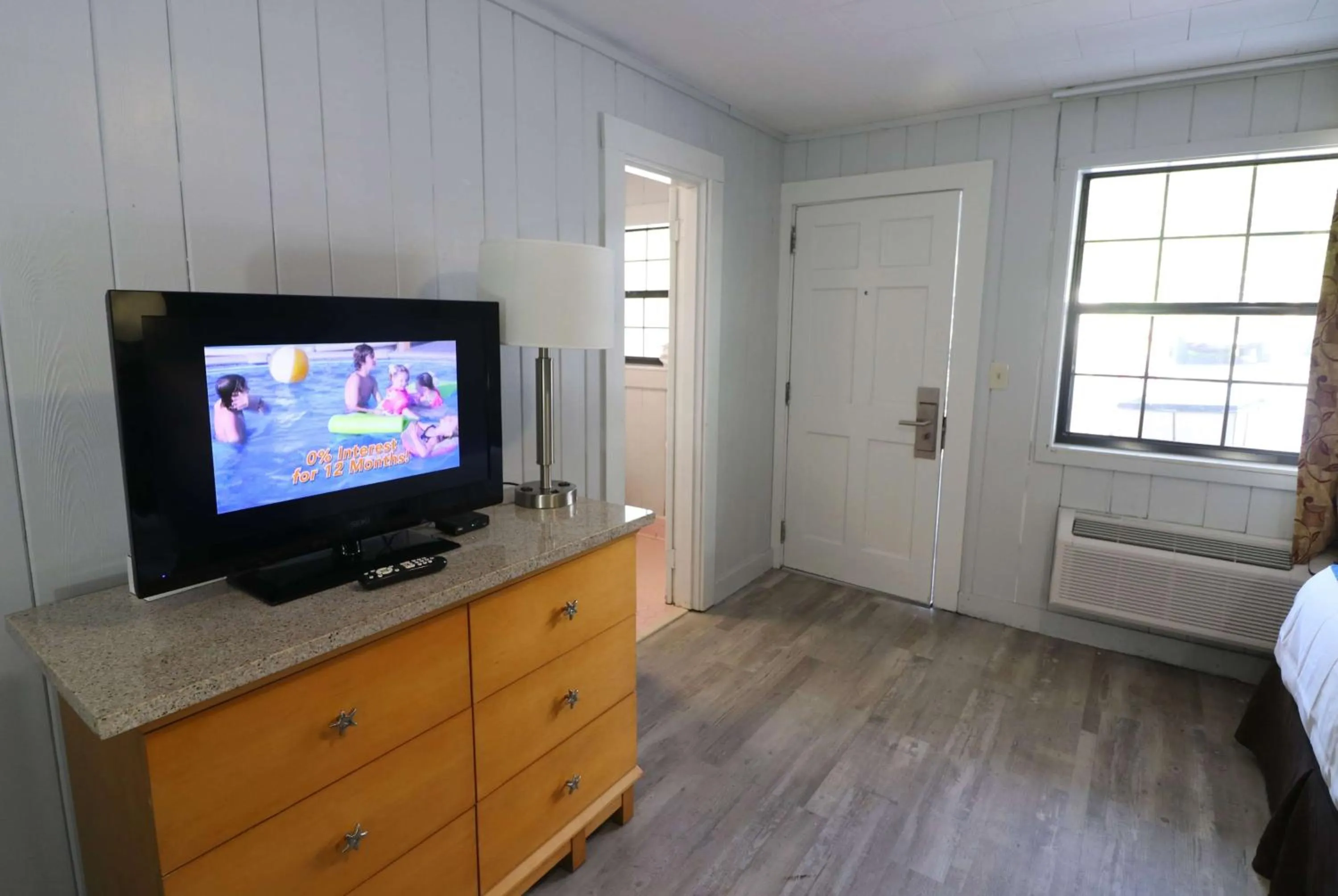 Photo of the whole room in Bishop Inn Downtown Gatlinburg