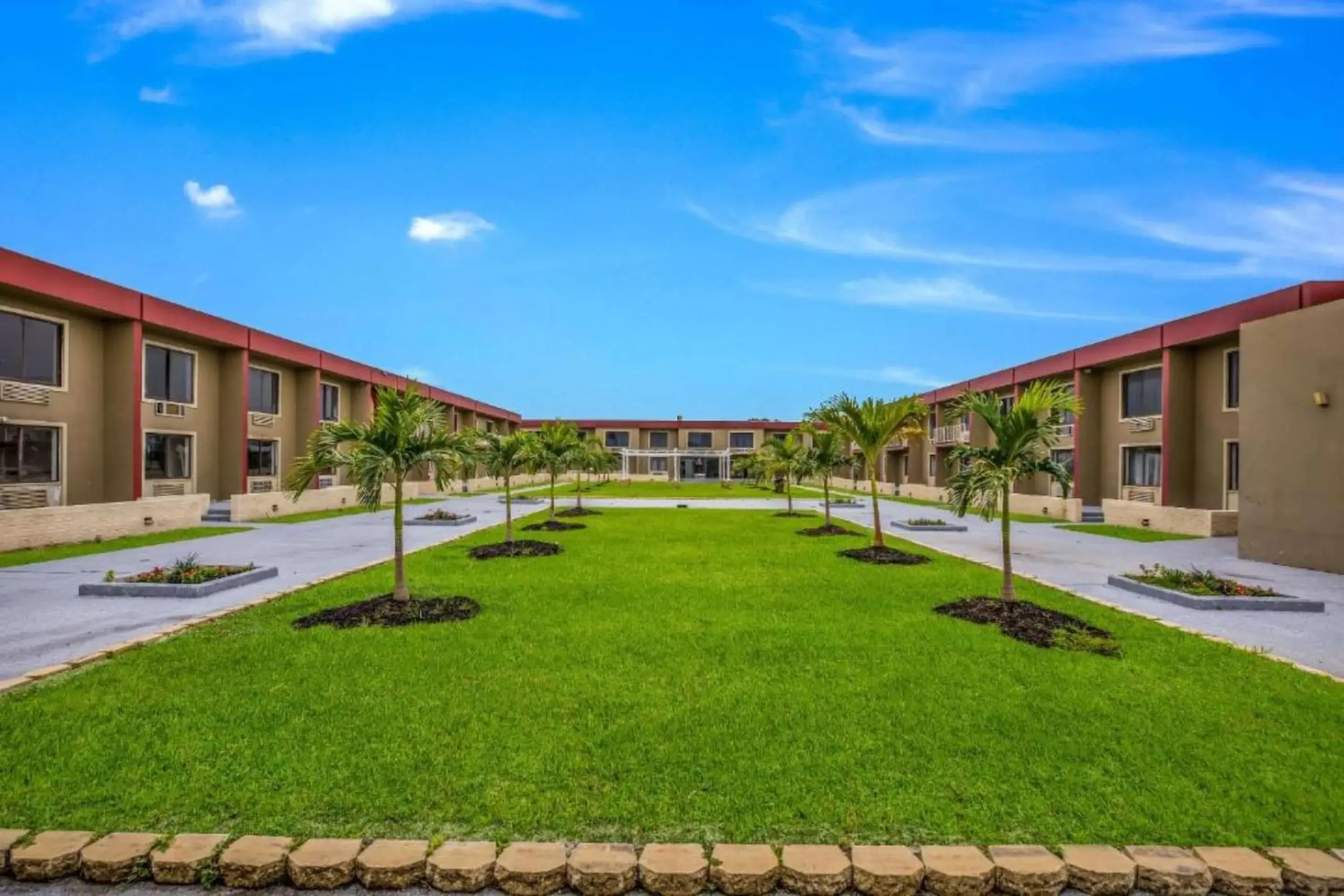 Facade/entrance in OYO Hotel Orlando Airport Facade/entrance in OYO Hotel Orlando Airport