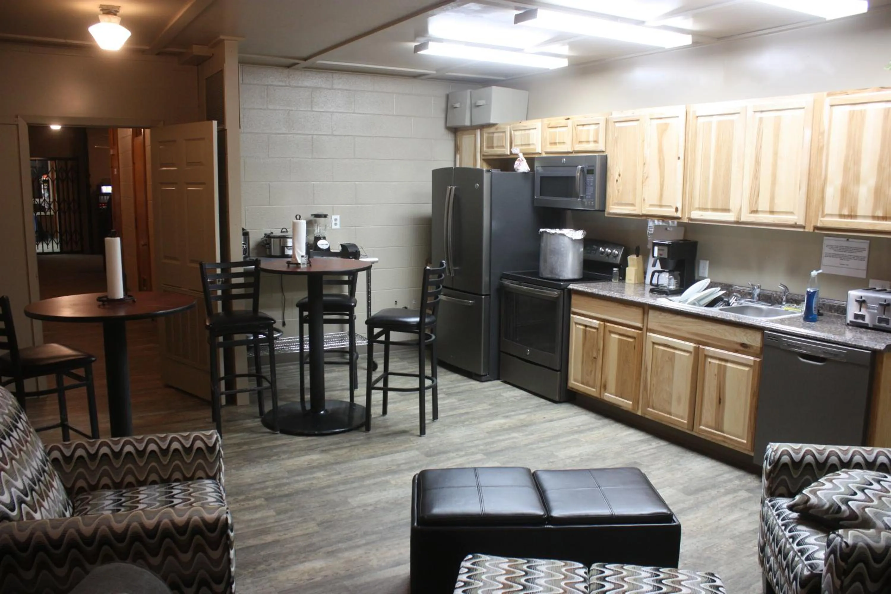 Kitchen or kitchenette in Old School Motel RV