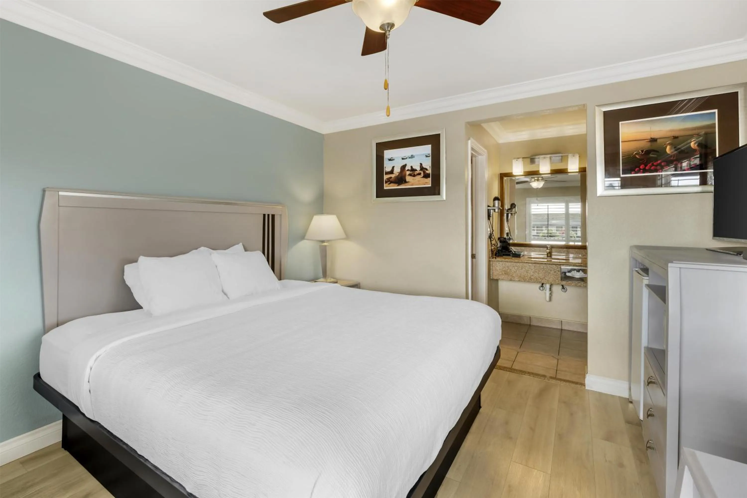 Bedroom, Bed in Best Western Tradewinds