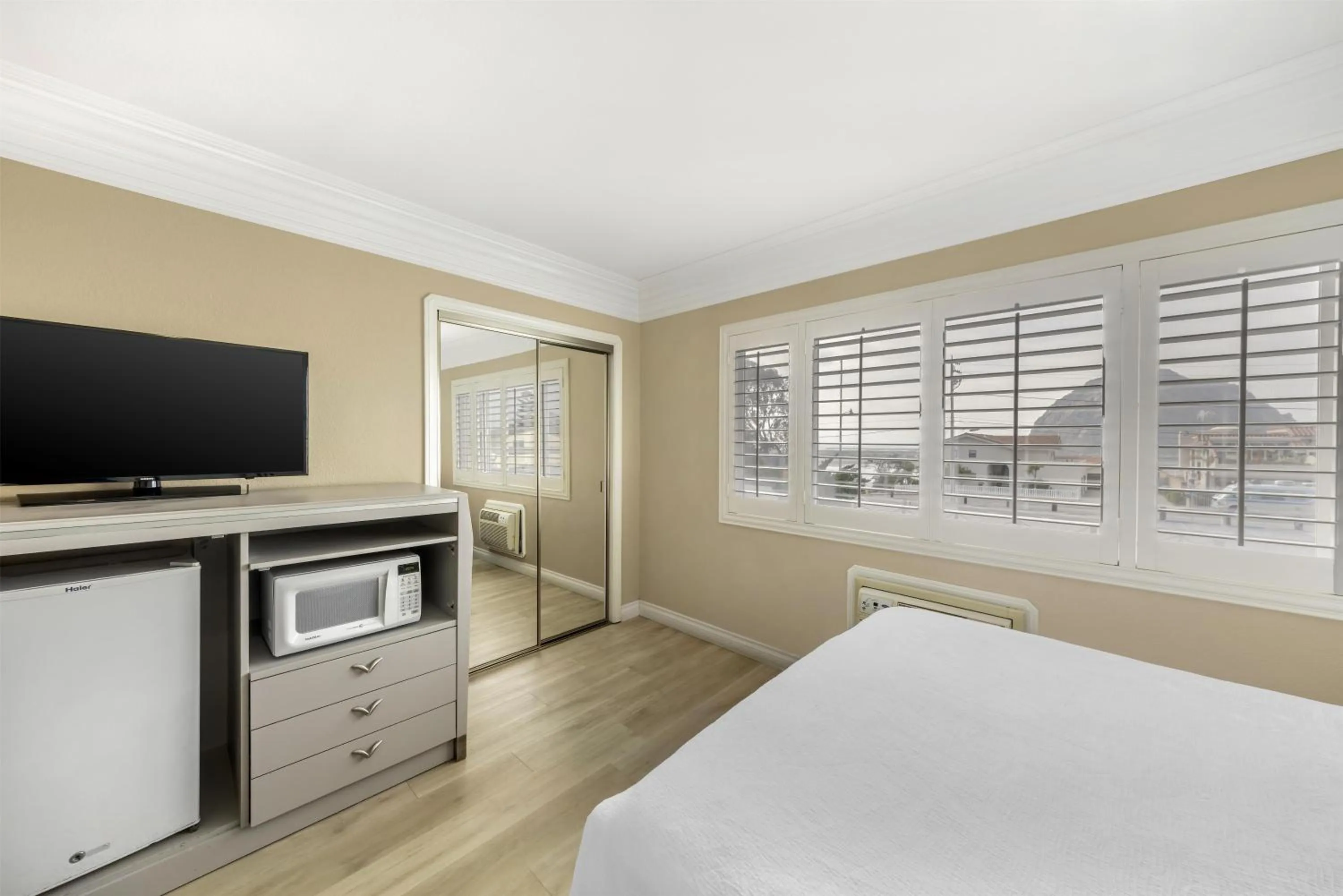 Bedroom, Bed in Best Western Tradewinds