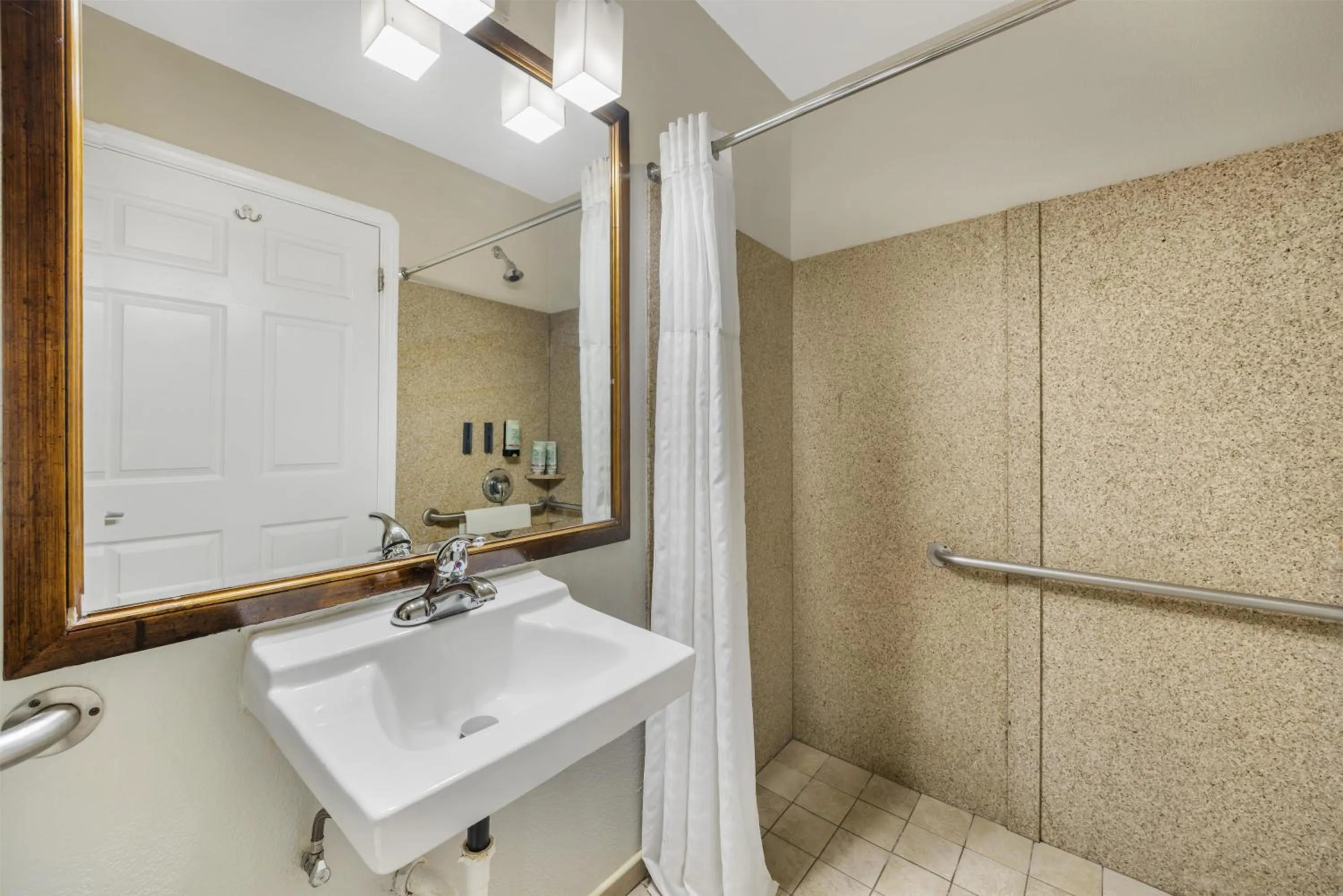 Bathroom in Best Western Tradewinds