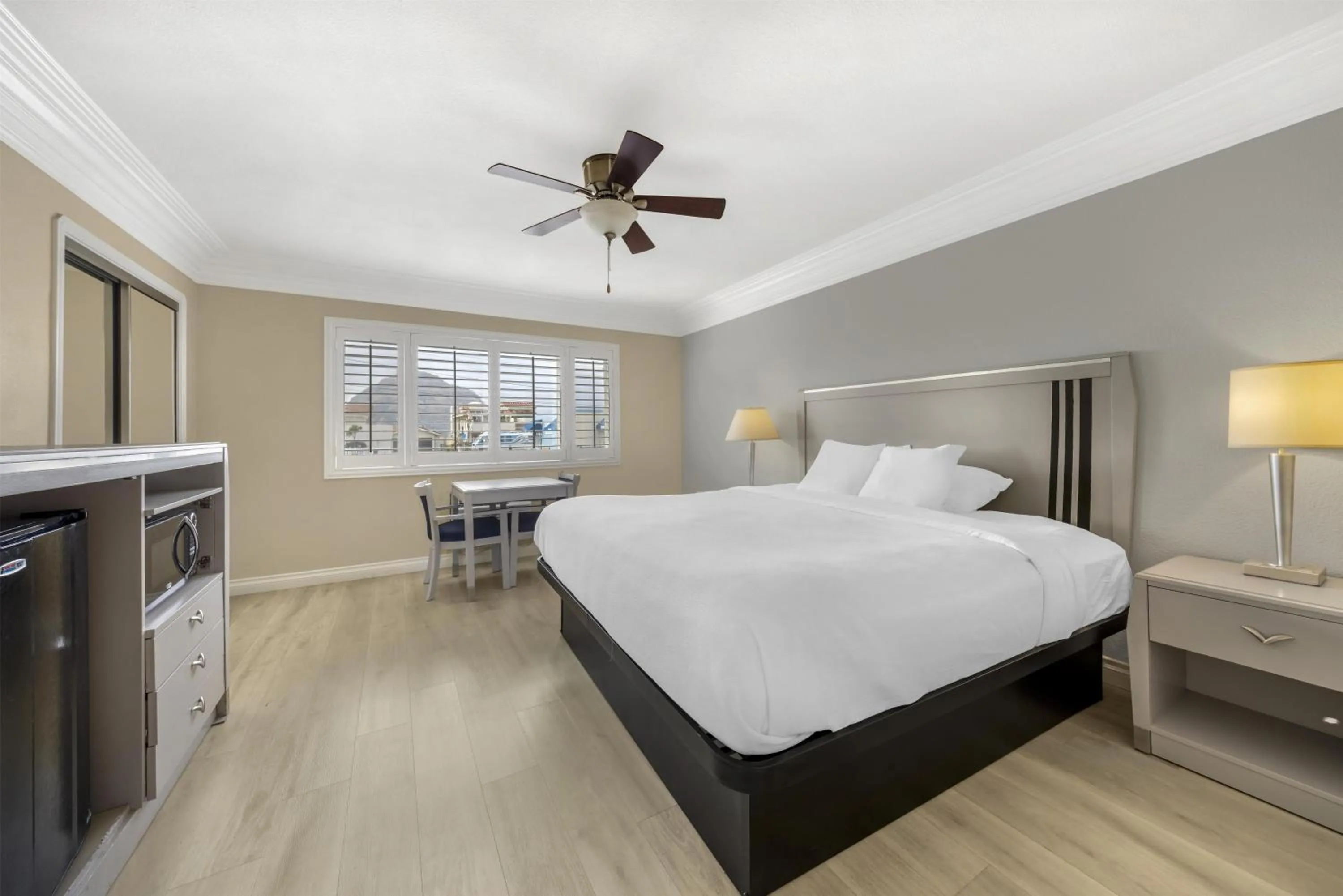 Bedroom, Bed in Best Western Tradewinds