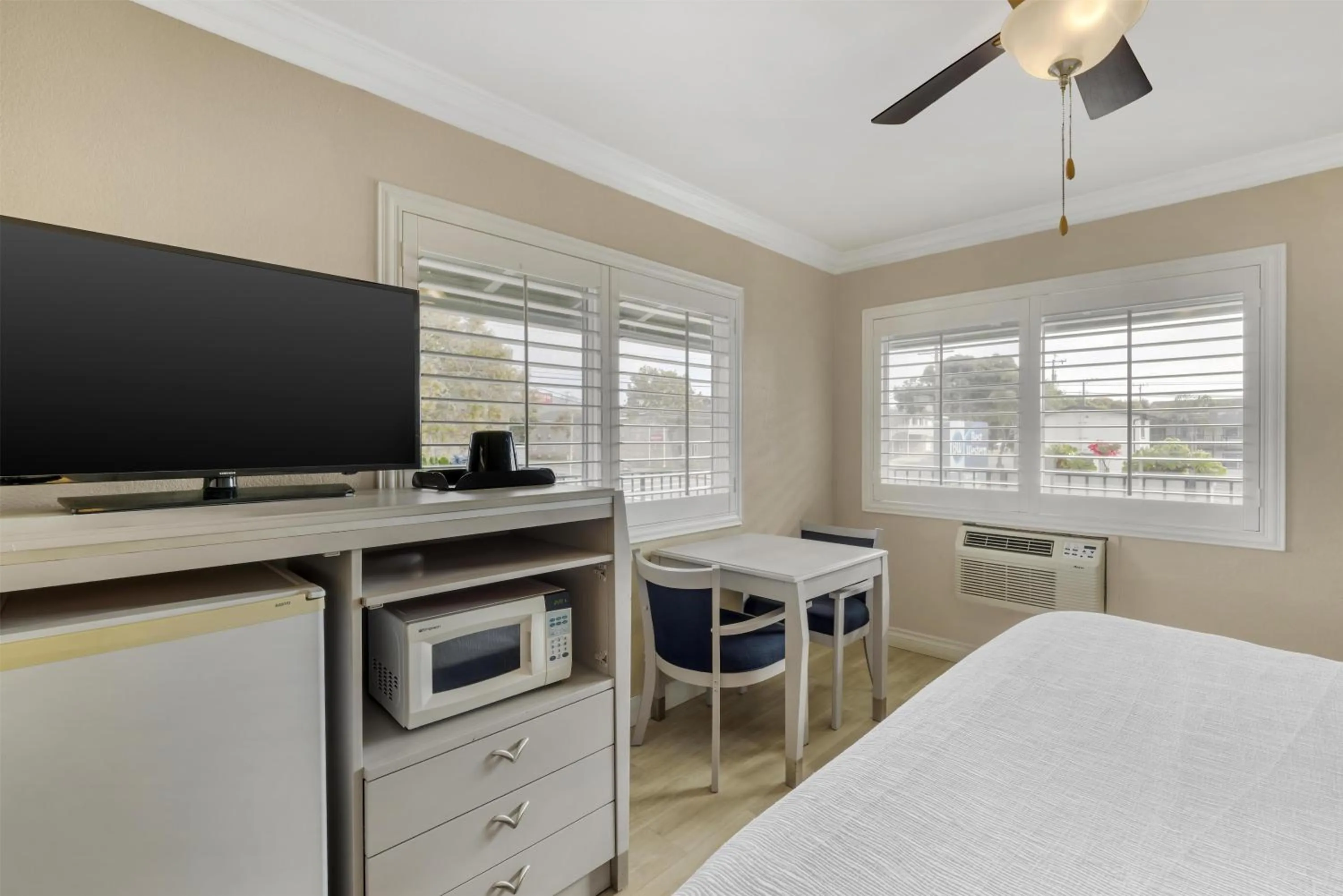 Bedroom, Bed in Best Western Tradewinds