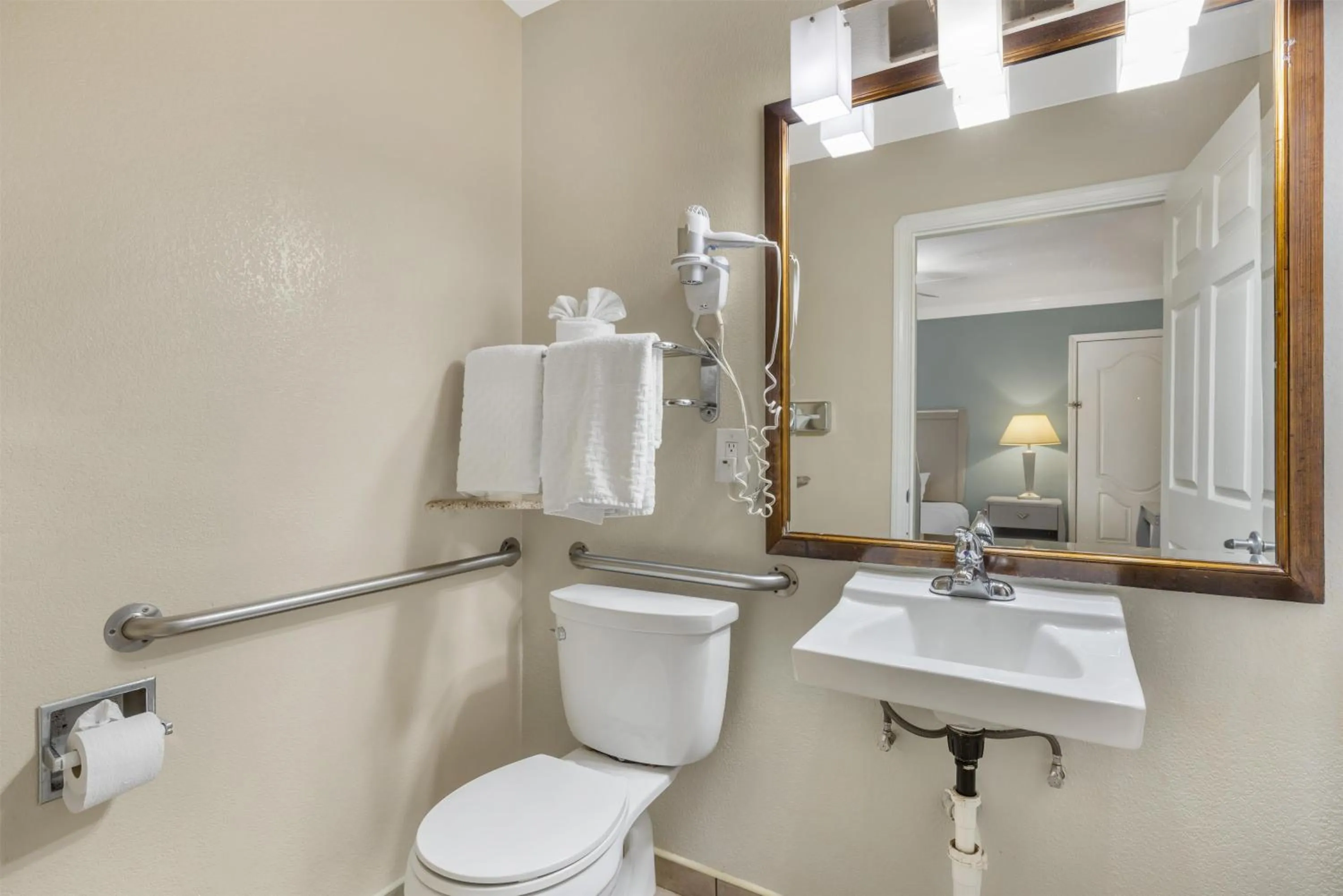 Bathroom in Best Western Tradewinds