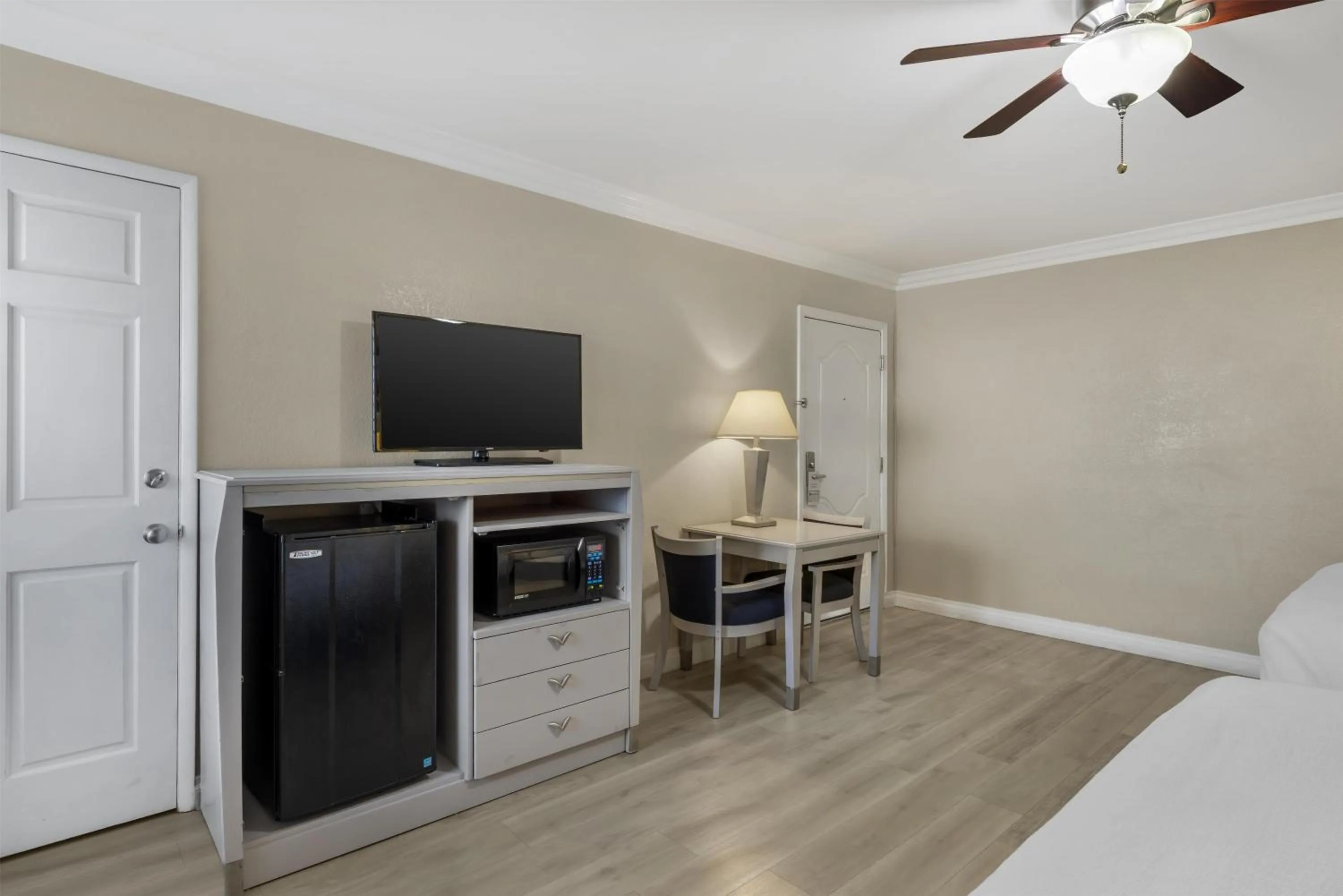 Bedroom, Bed in Best Western Tradewinds