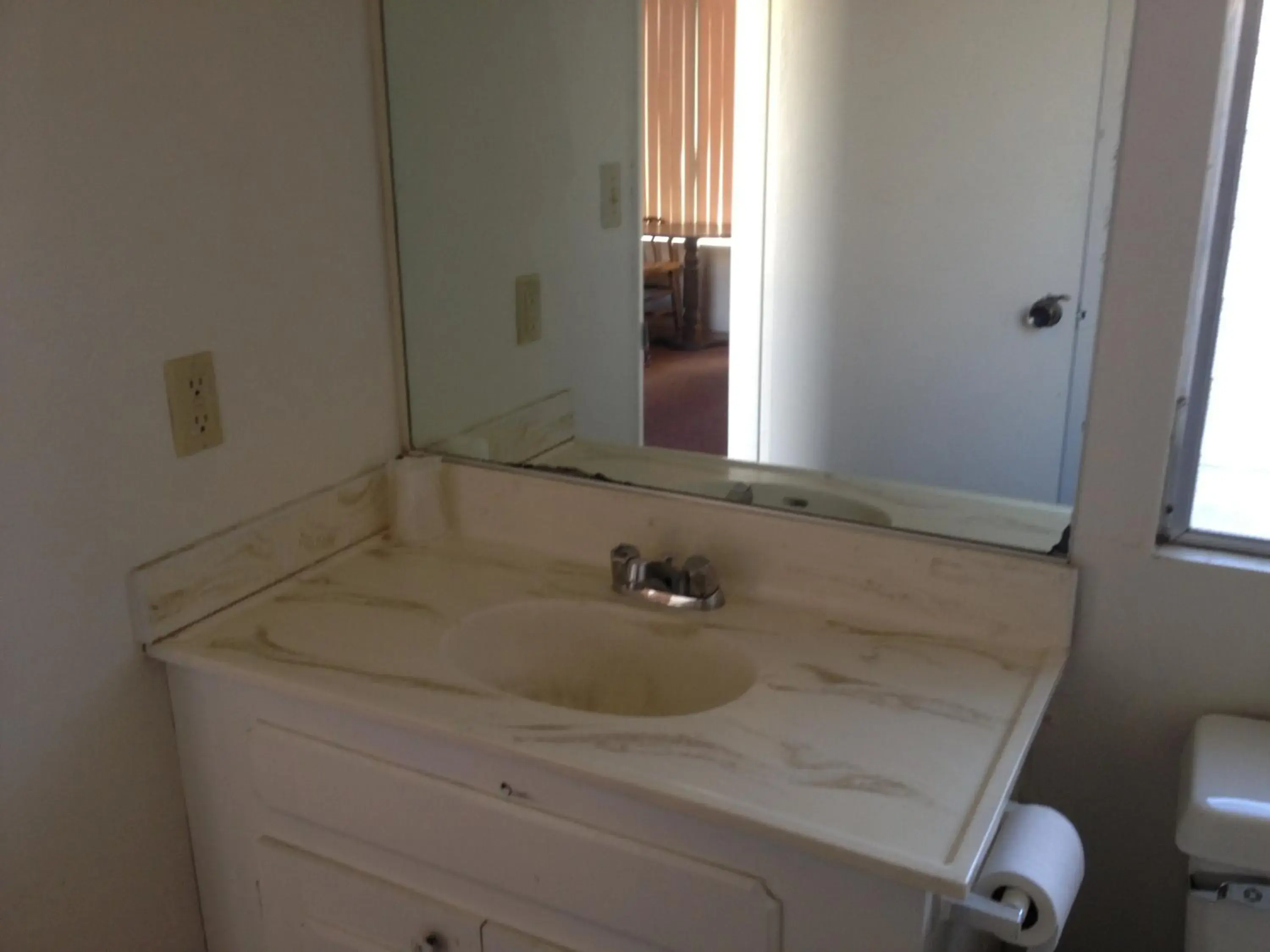 Queen Room with Two Queen Beds - Non-Smoking in Golden Hills Motel Queen Room with Two Queen Beds - Non-Smoking in Golden Hills Motel