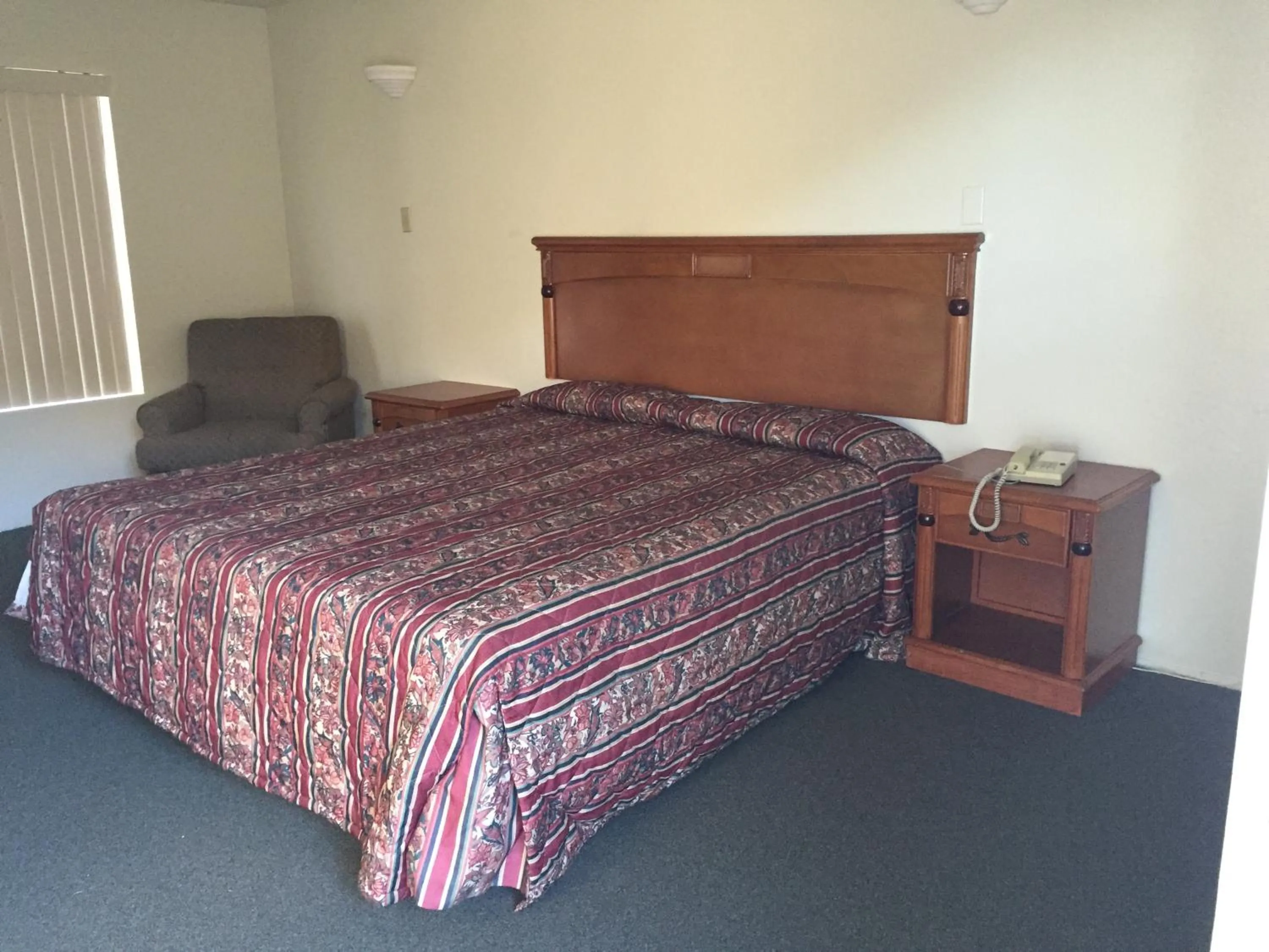 Bed in Golden Hills Motel