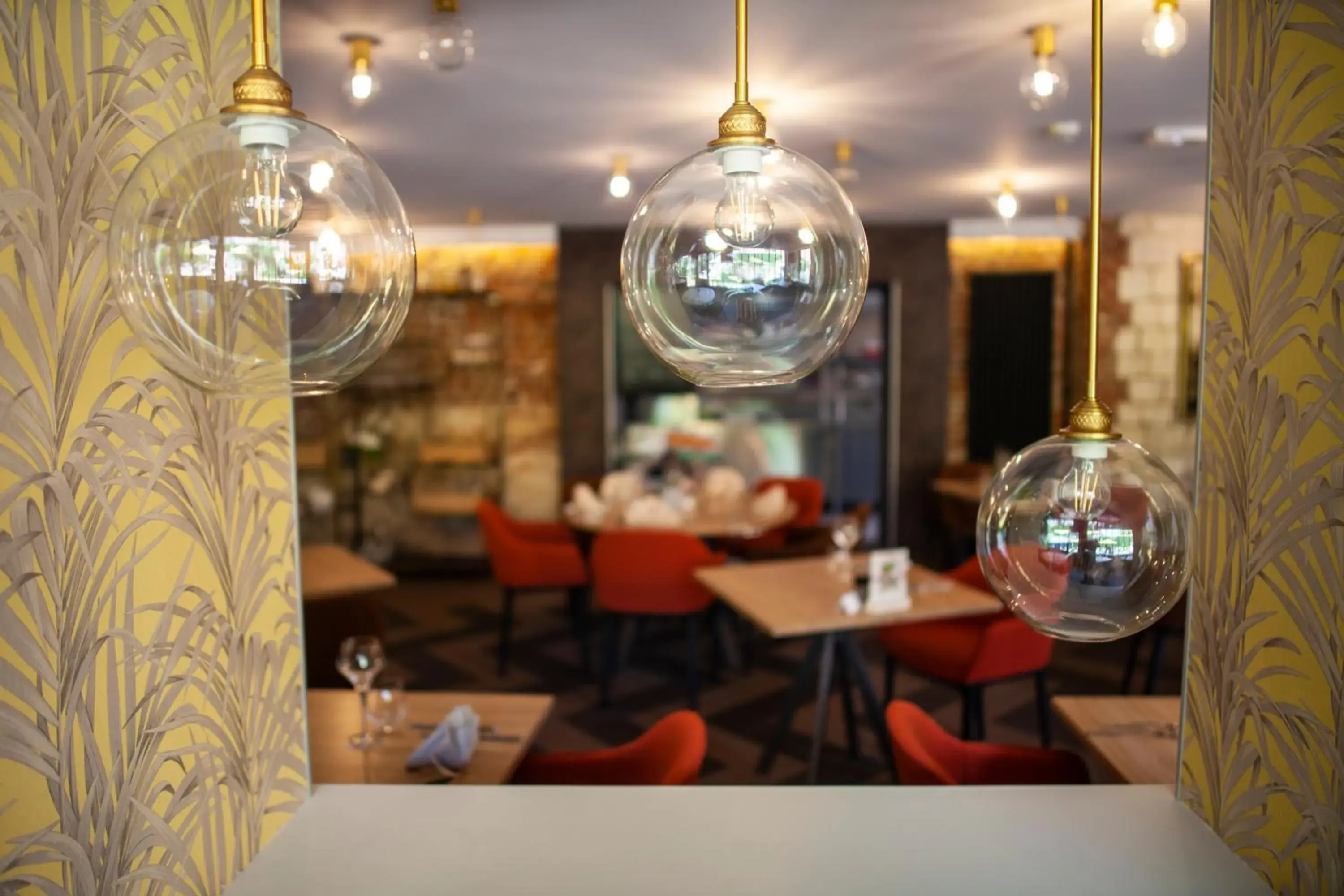 Restaurant/places to eat in Logis Hôtel & Restaurant - Les Hauts de Montreuil Restaurant/places to eat in Logis Hôtel & Restaurant - Les Hauts de Montreuil