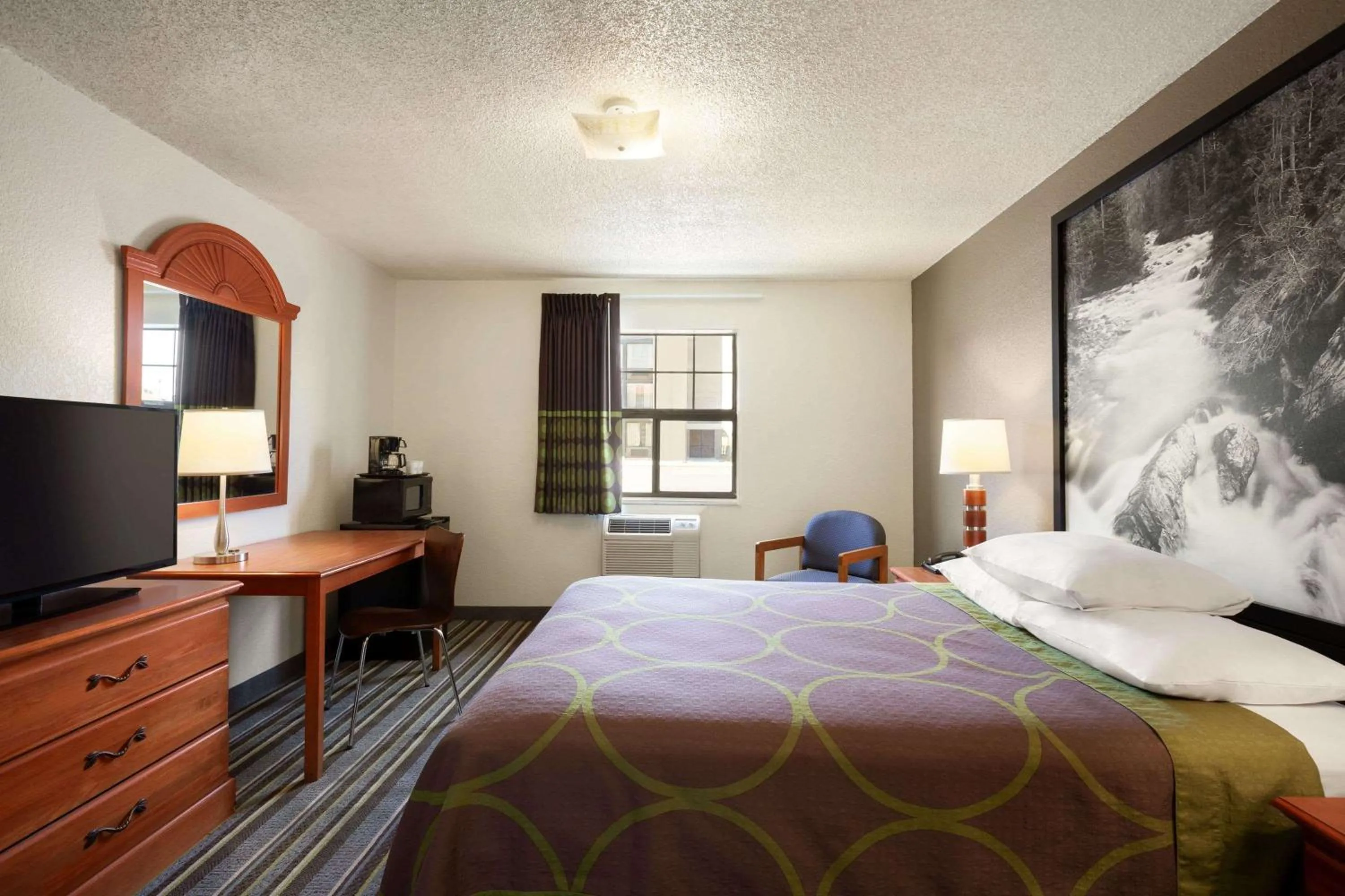 Photo of the whole room, Bed in Super 8 by Wyndham Colorado Springs/Afa Area