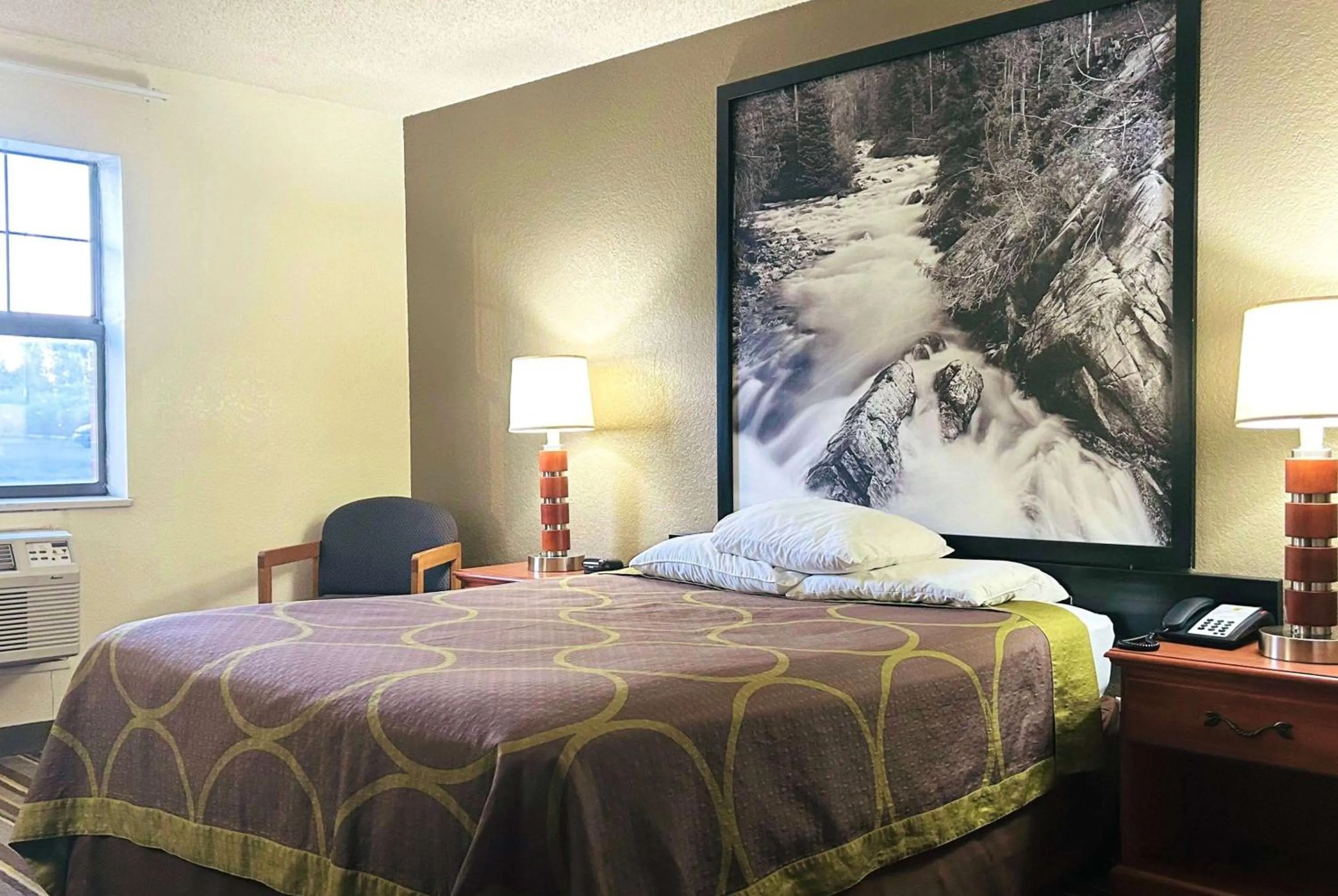 Photo of the whole room, Bed in Super 8 by Wyndham Colorado Springs/Afa Area