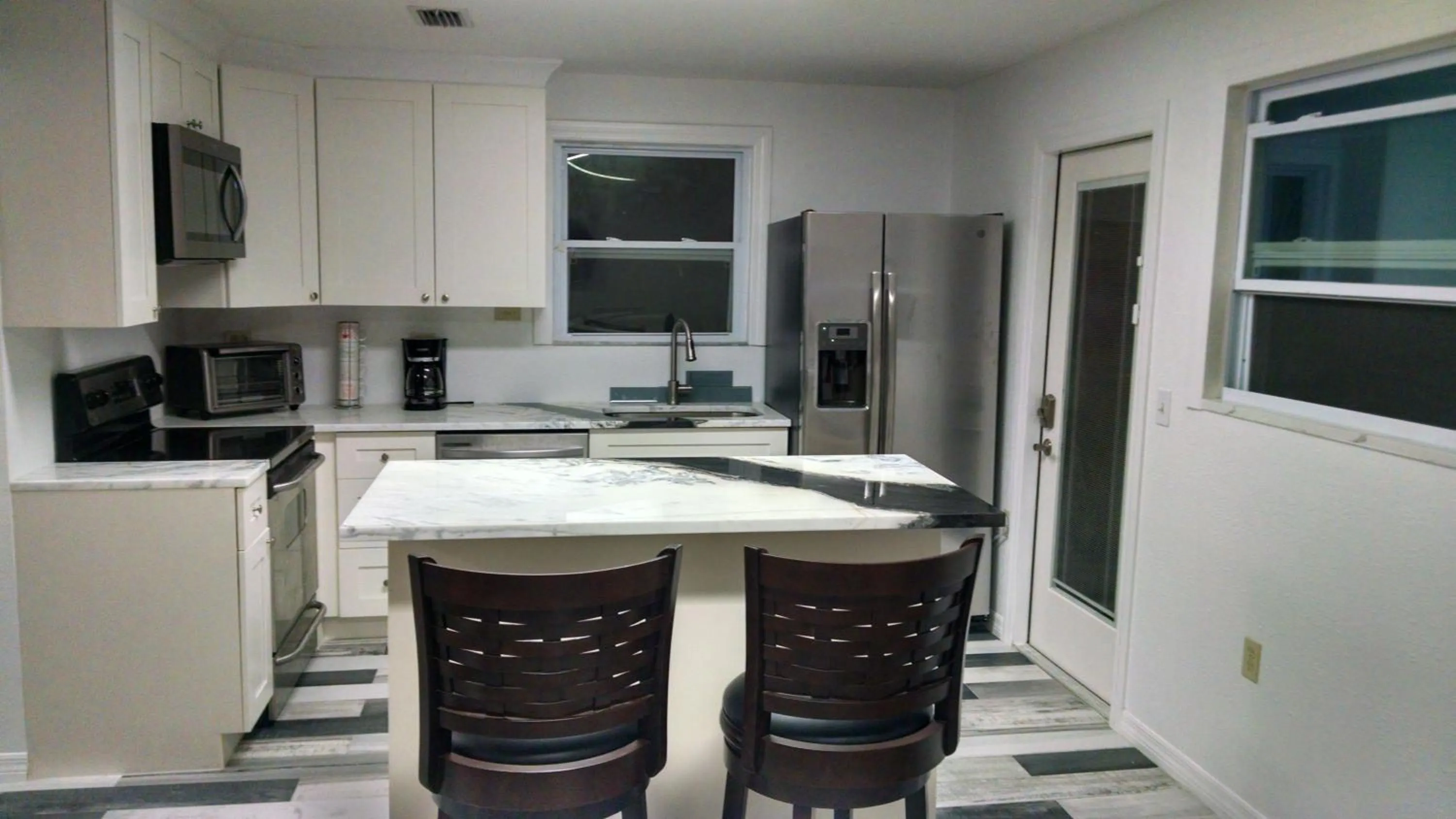 Kitchen or kitchenette in Tampa Lakehouse