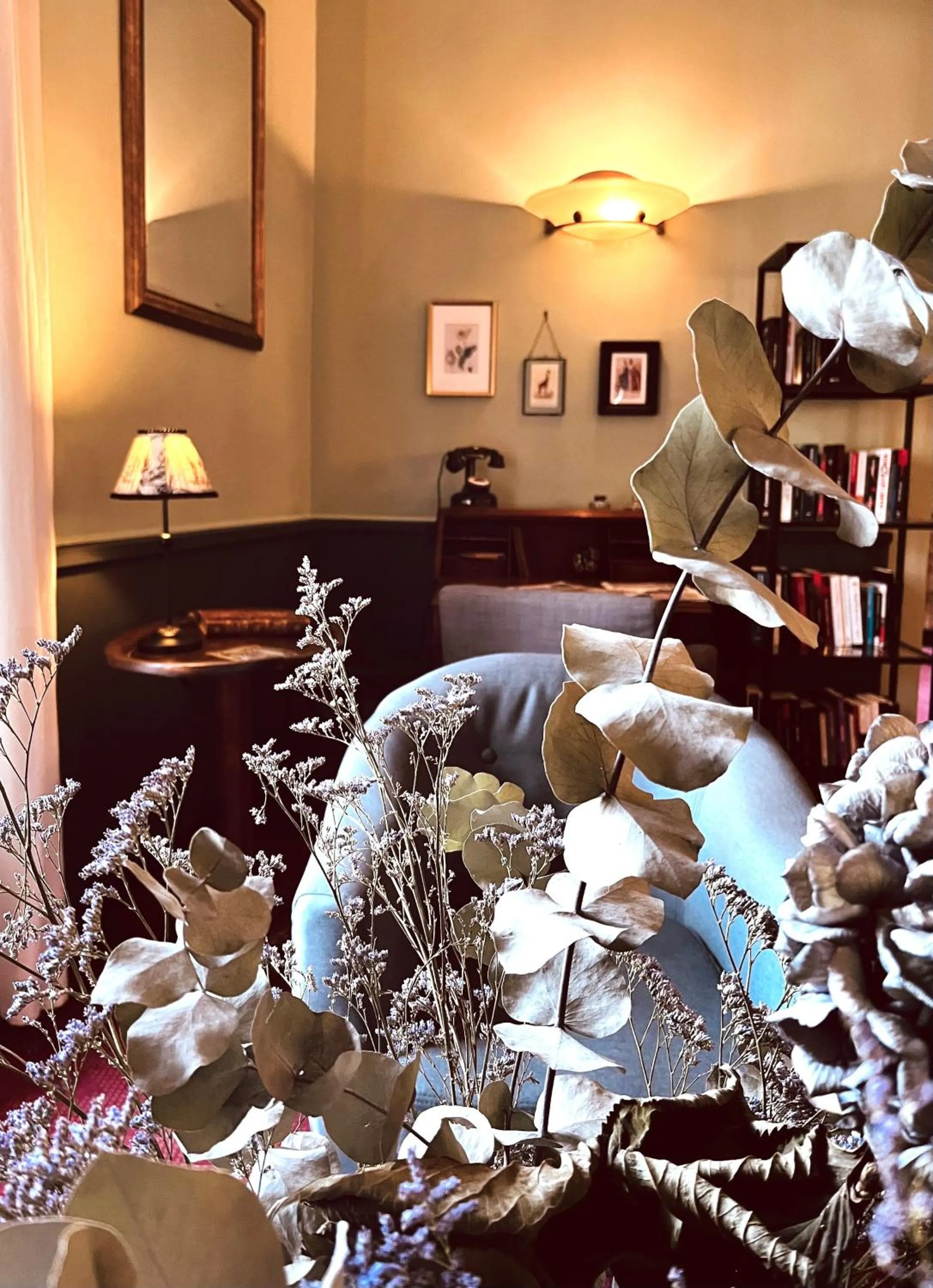 Decorative detail in Cit'Hotel Le Louvre Orange