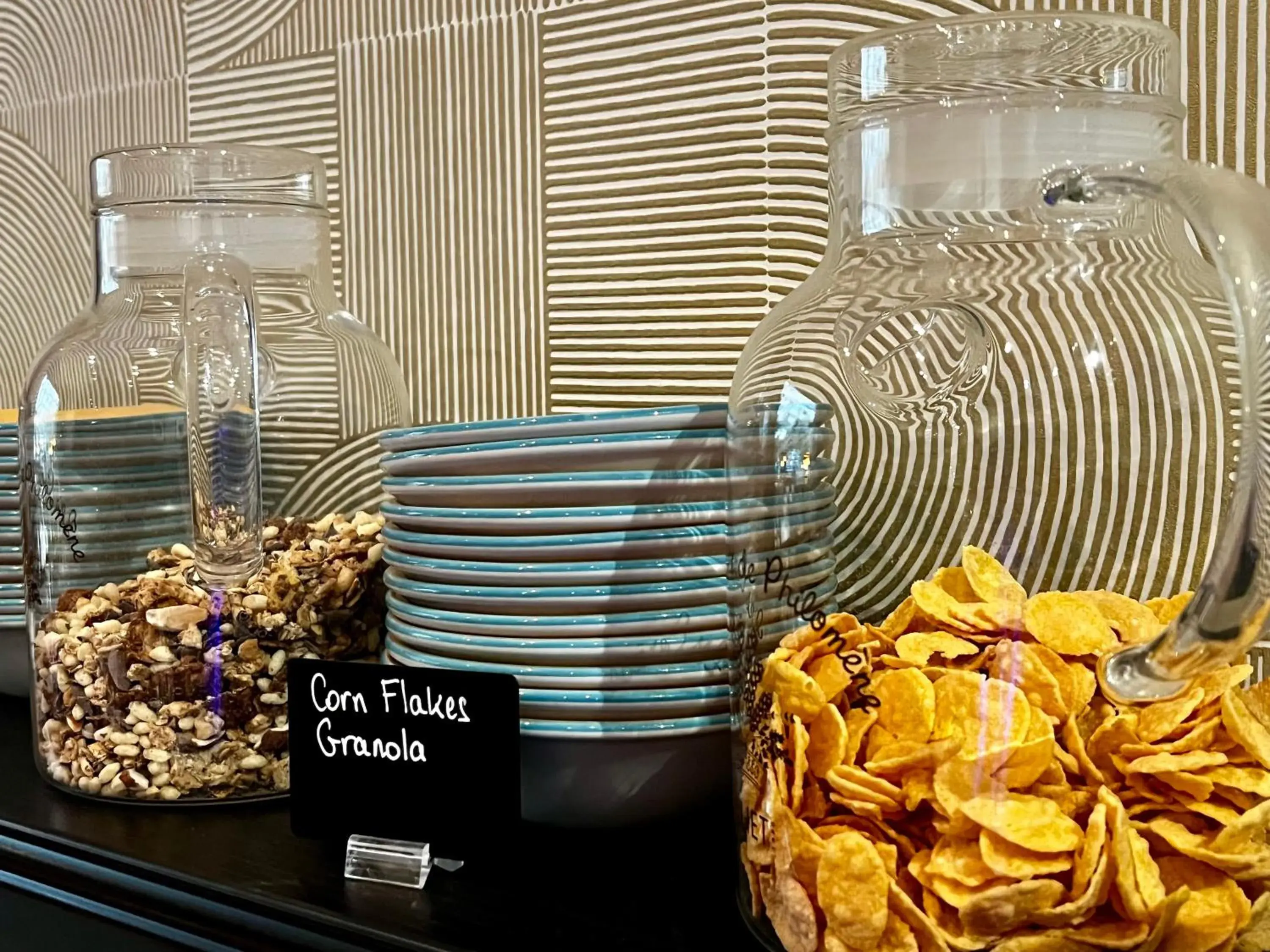 Buffet breakfast in Cit'Hotel Le Louvre Orange Buffet breakfast in Cit'Hotel Le Louvre Orange