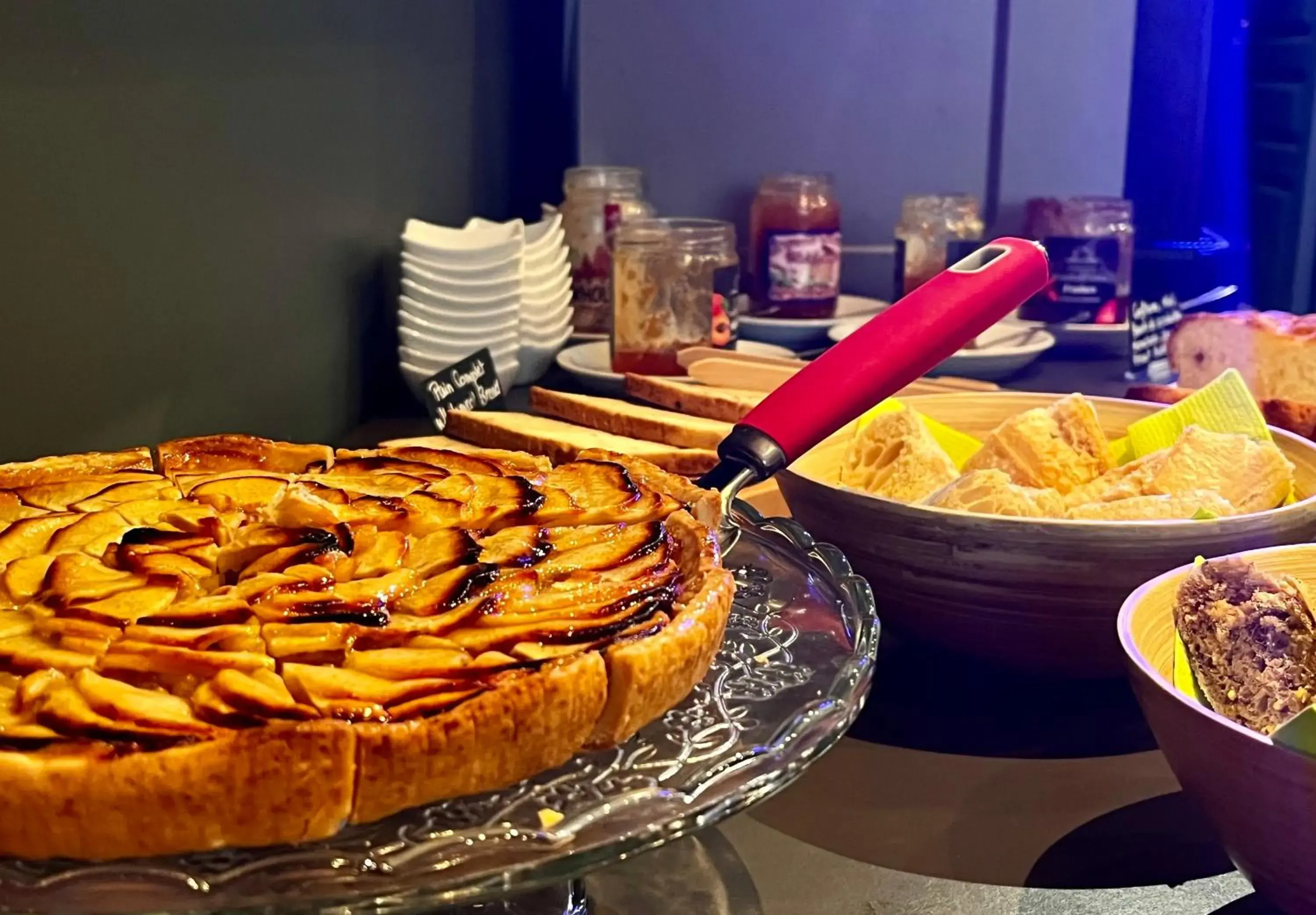 Buffet breakfast in Cit'Hotel Le Louvre Orange Buffet breakfast in Cit'Hotel Le Louvre Orange