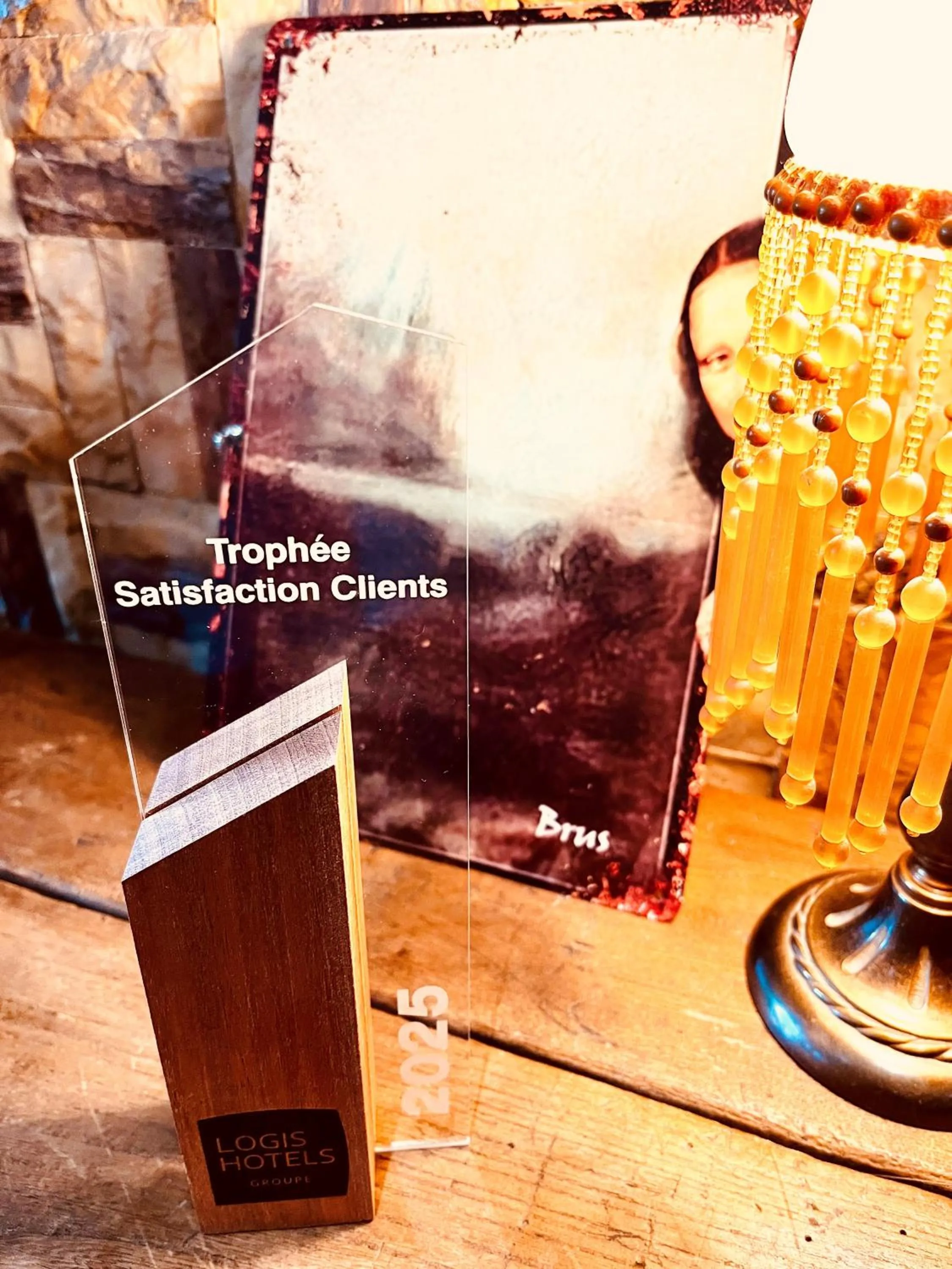 Decorative detail in Cit'Hotel Le Louvre Orange