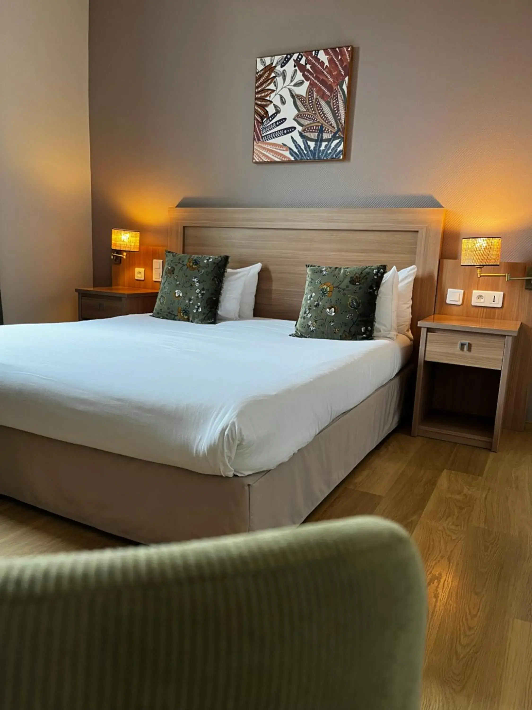 Night, Bed in Cit'Hotel Le Louvre Orange Night, Bed in Cit'Hotel Le Louvre Orange