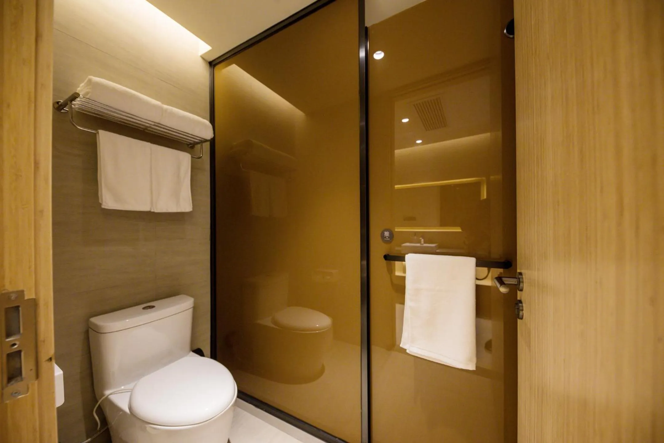 Ji Hotel Shanghai The Bund Jinling East Road