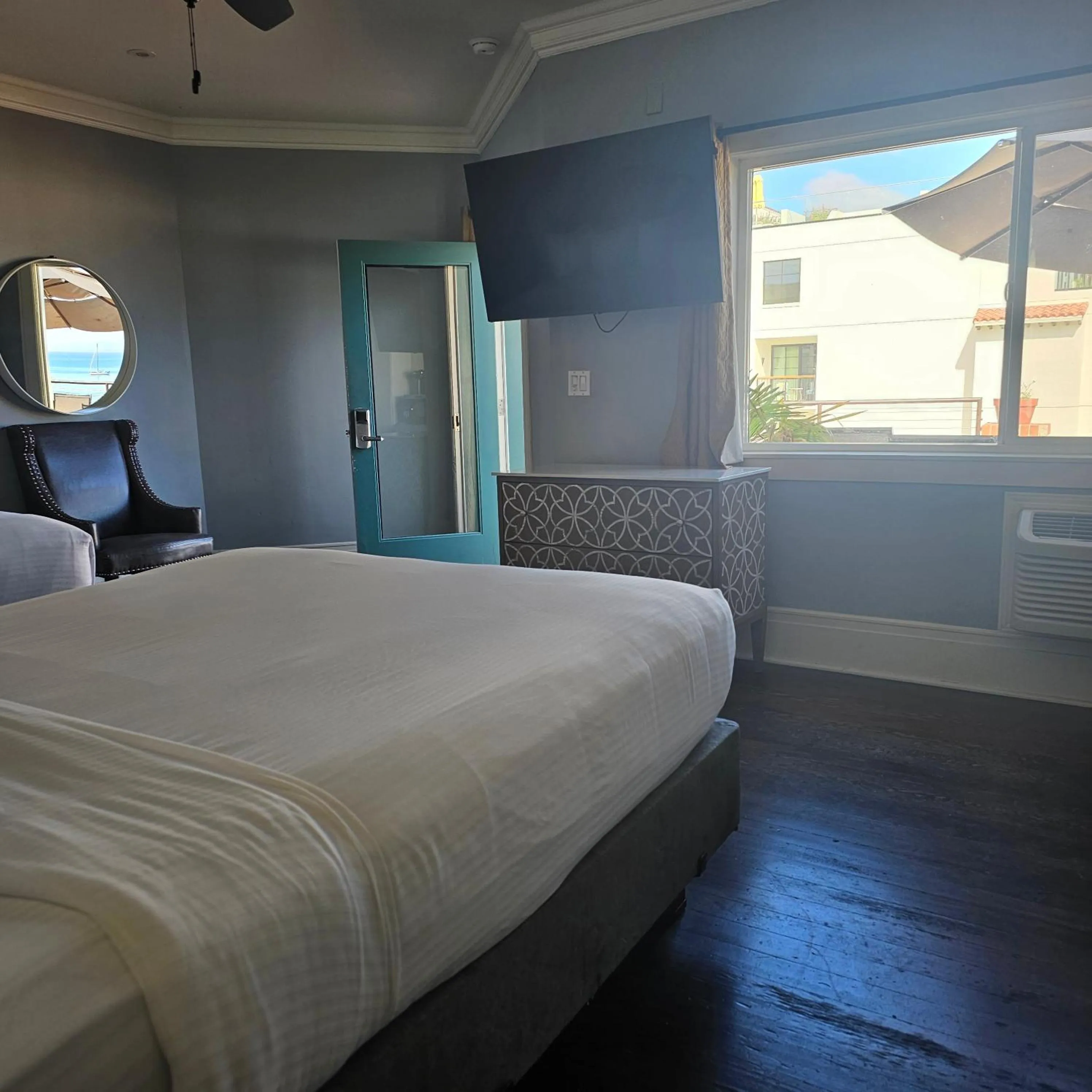 Bed in Casablanca Inn on The Beach