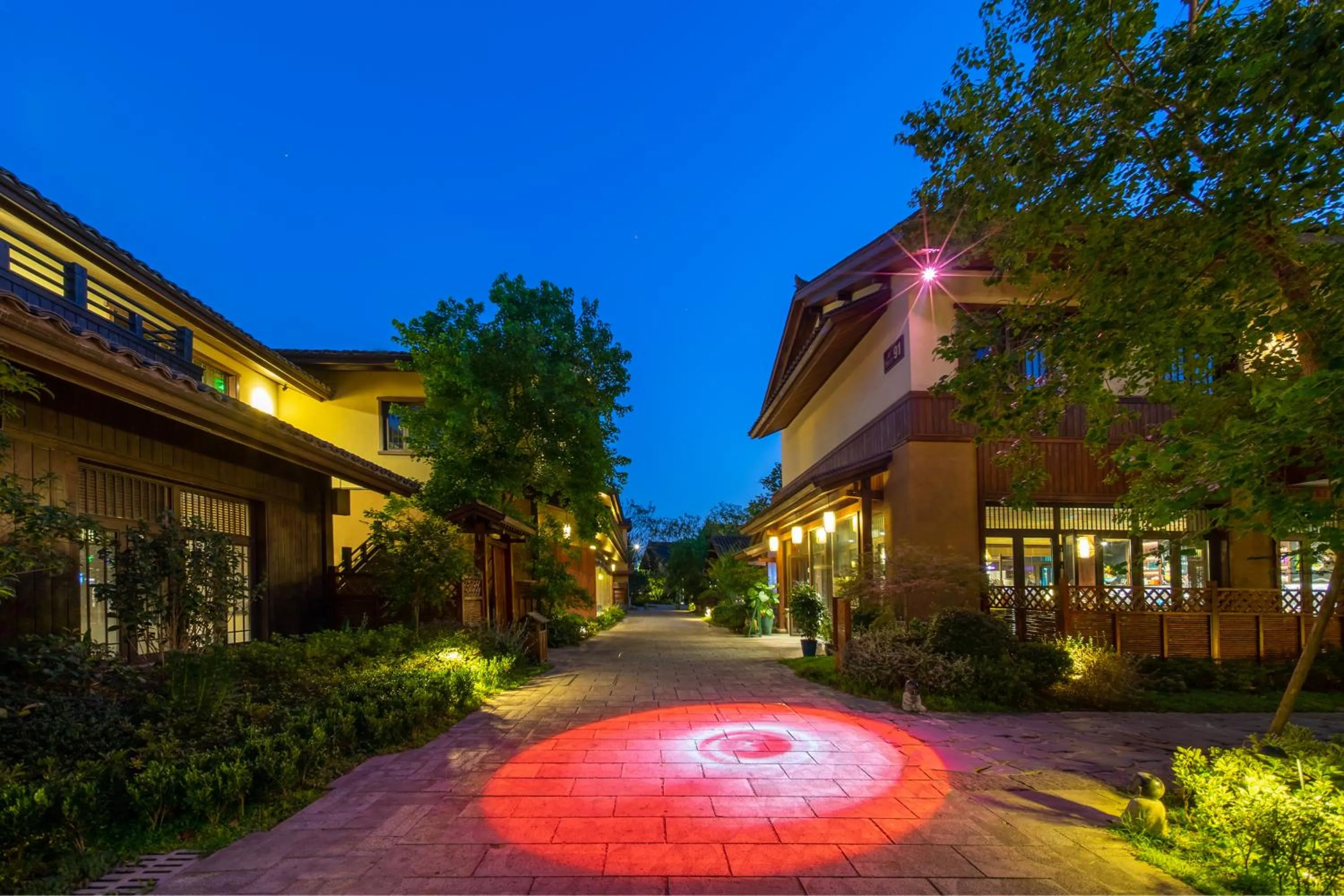 Blossom Hill Yuejingzhuang Hotel