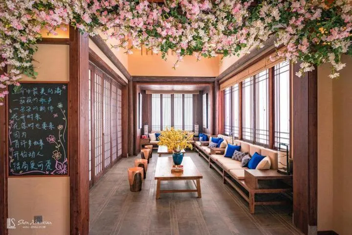 Blossom Hill Yuejingzhuang Hotel