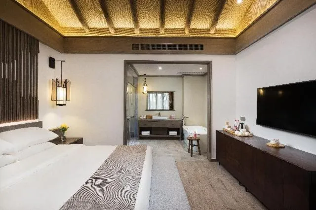 Bed in Blossom Hill Yuejingzhuang Hotel