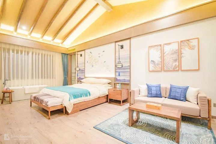 Bed in Blossom Hill Yuejingzhuang Hotel