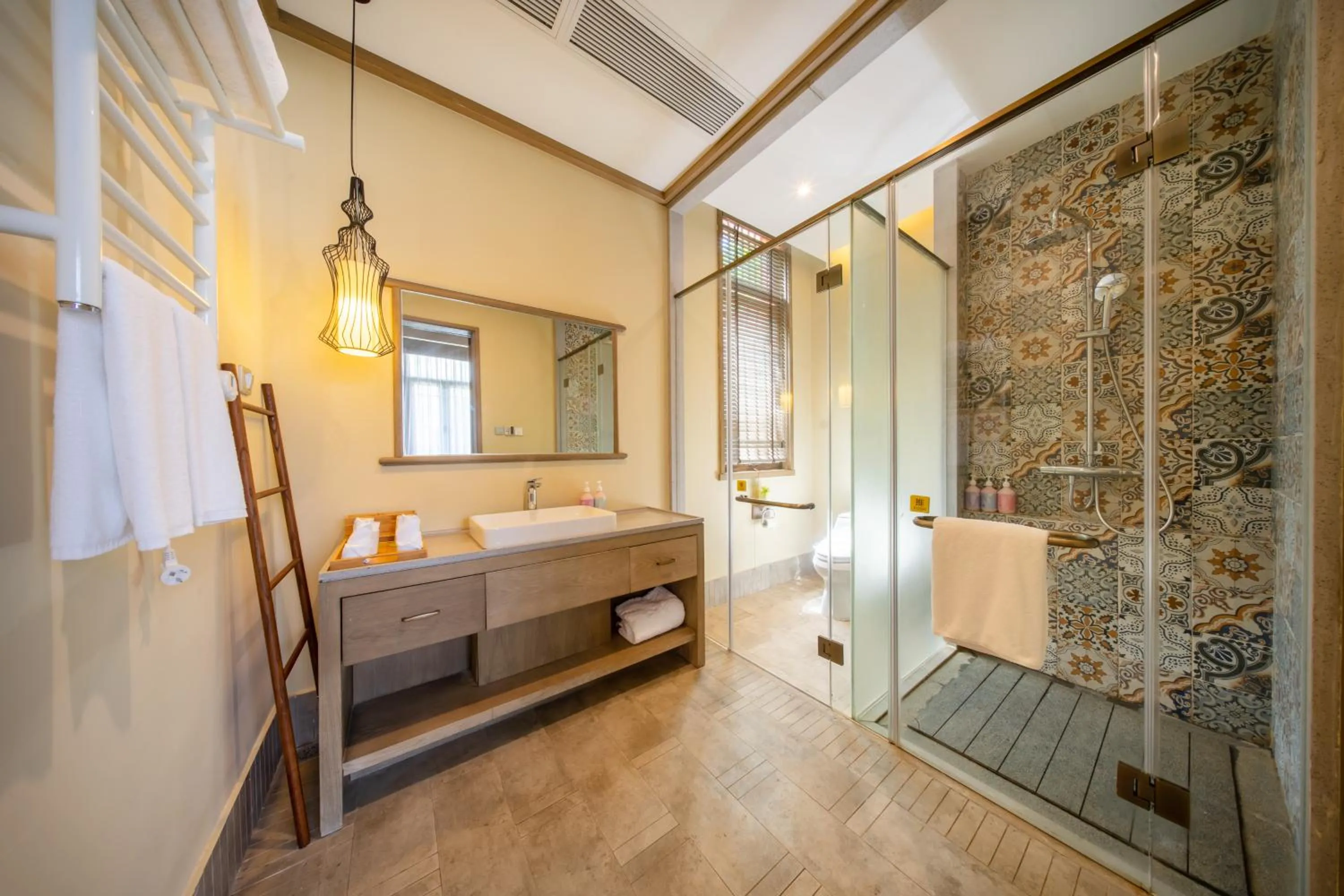 Blossom Hill Yuejingzhuang Hotel