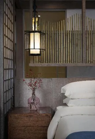 Bed in Blossom Hill Yuejingzhuang Hotel