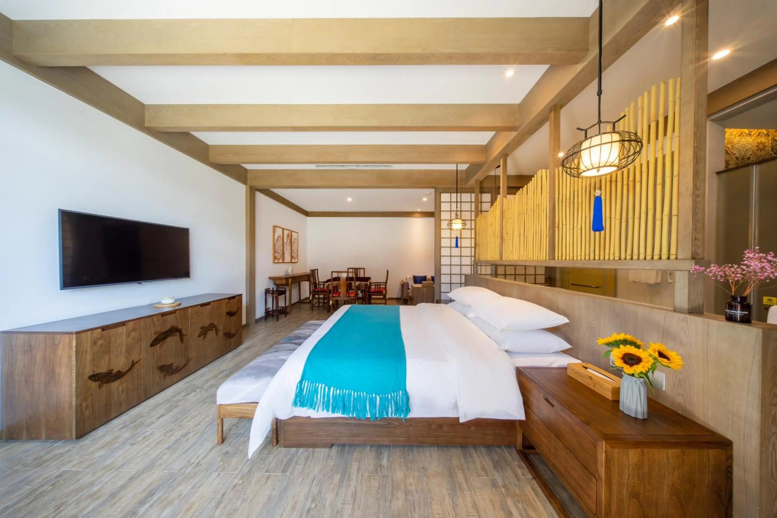 Bed in Blossom Hill Yuejingzhuang Hotel