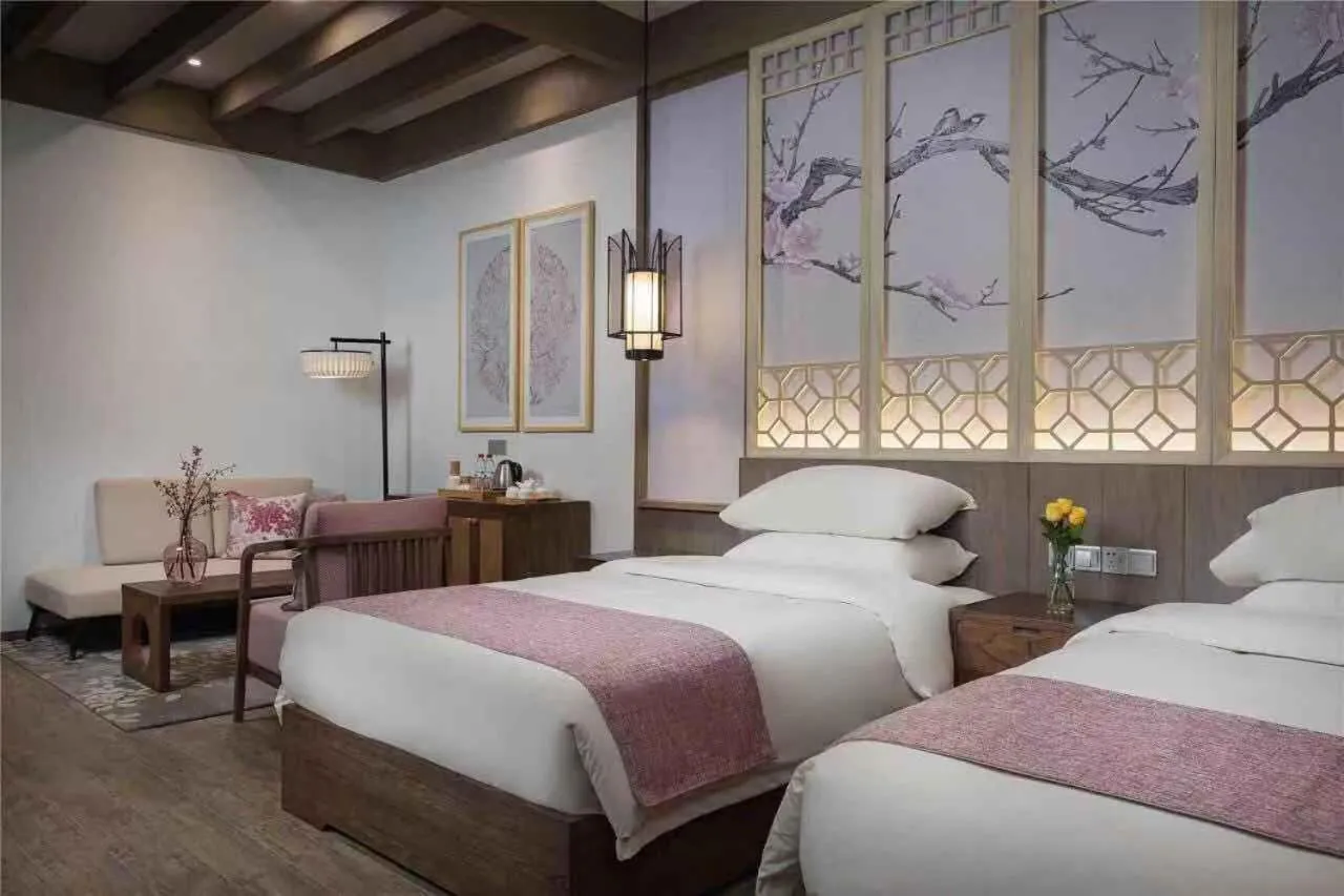 Bed in Blossom Hill Yuejingzhuang Hotel