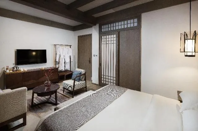 Bed in Blossom Hill Yuejingzhuang Hotel